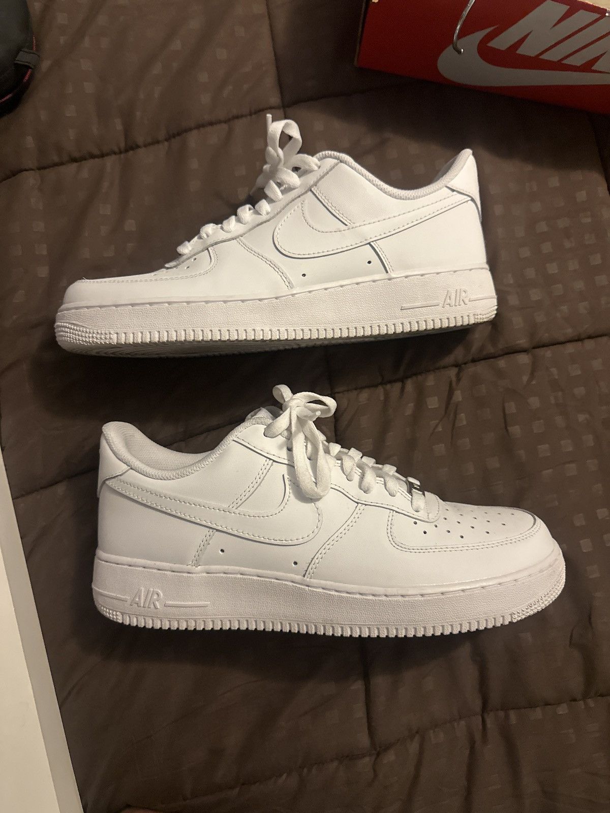 Nike Nike Air Force Ones Size US 10 / EU 43 - 2 Thumbnail