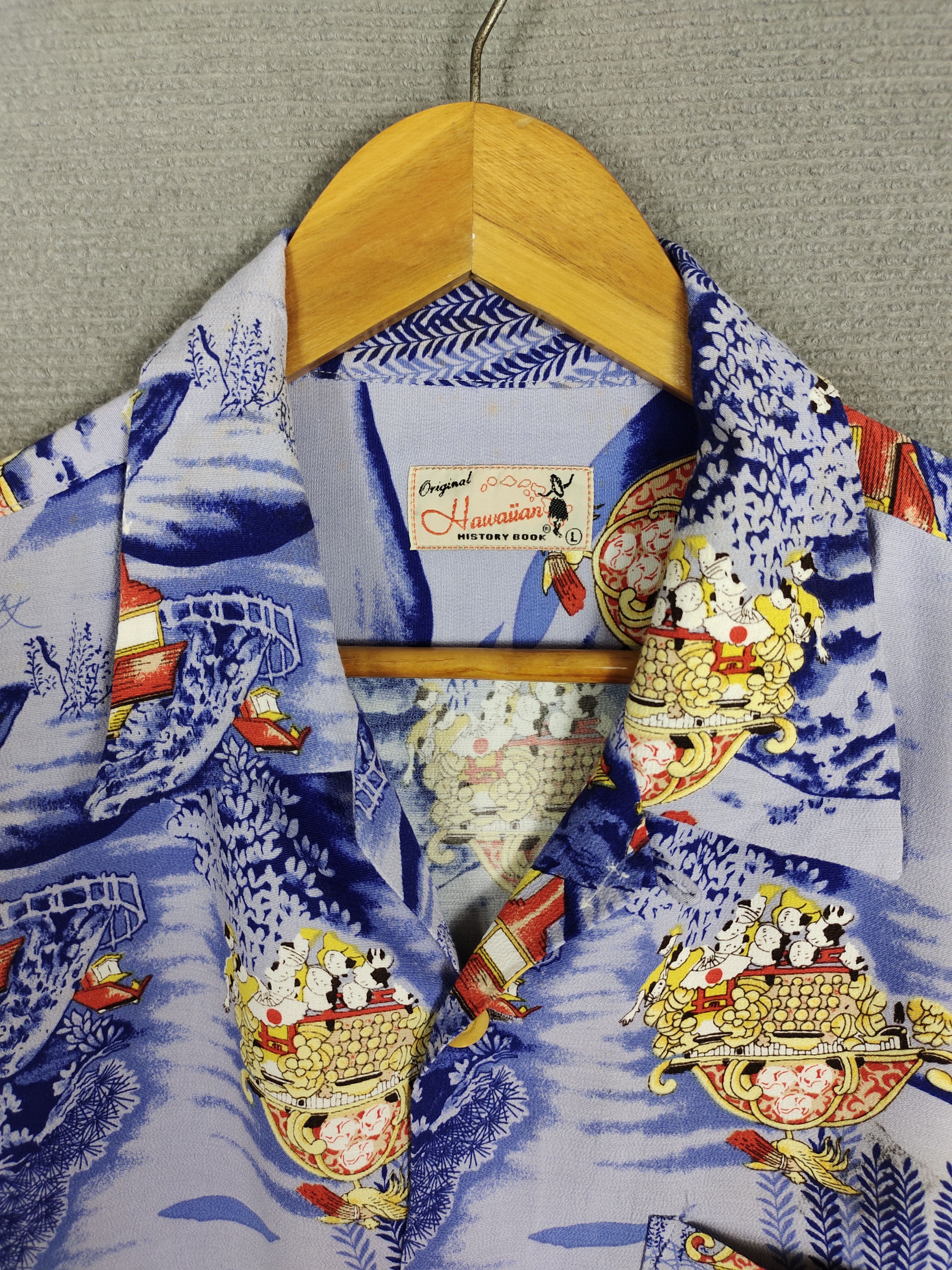 Vintage Japanese Hawaiian History Book Pagoda Rayon Crepe Shirt Size US L / EU 52-54 / 3 - 6 Thumbnail