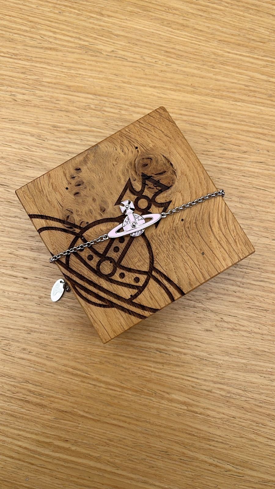 Vivienne Westwood o1f1d3z1025 Size: OS / Neil Mini Bas Relief Bracelet Size ONE SIZE - 1 Preview