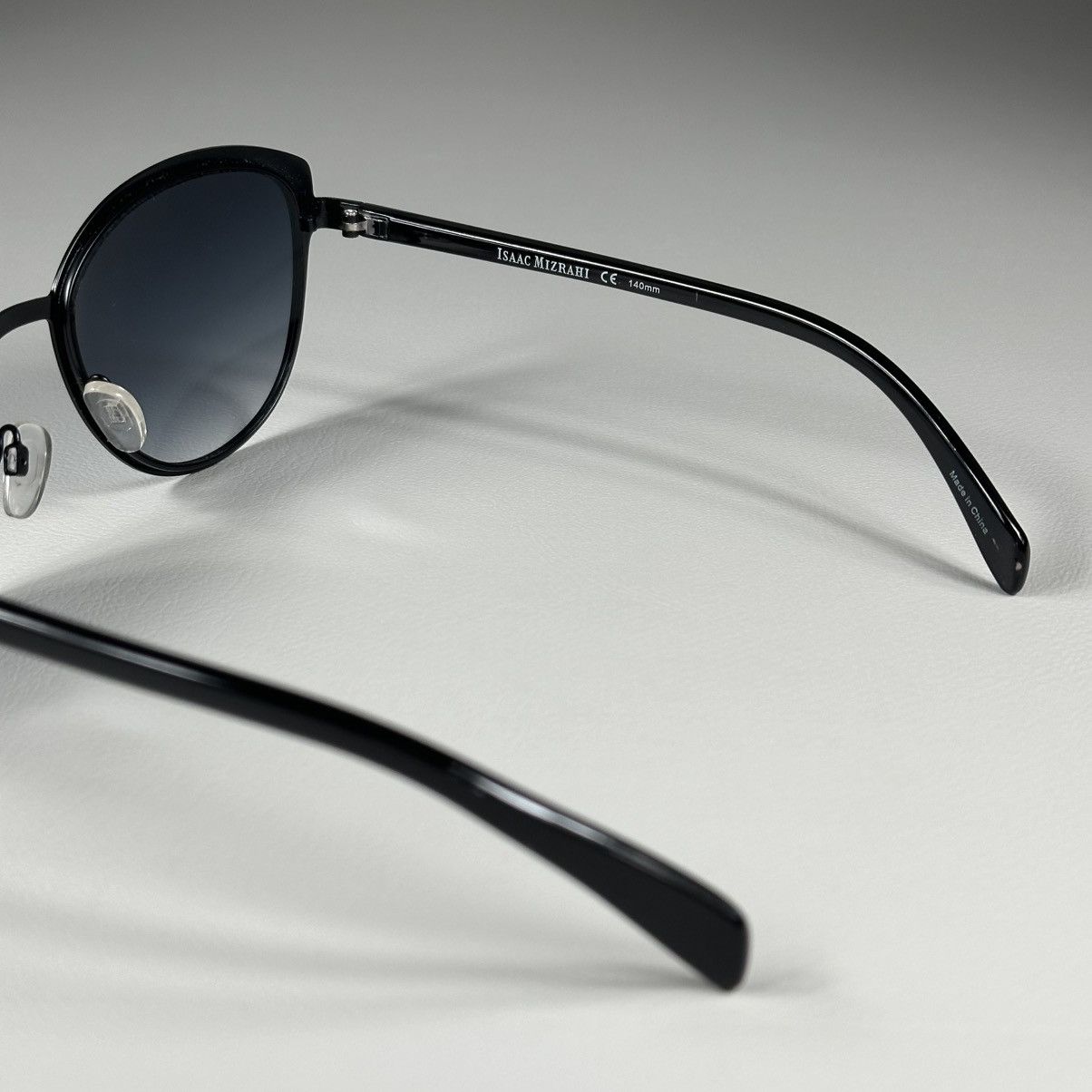 Isaac Mizrahi Isaac Mizrahi IM31239 Cat Eye Black Sunglasses Size ONE SIZE - 4 Thumbnail