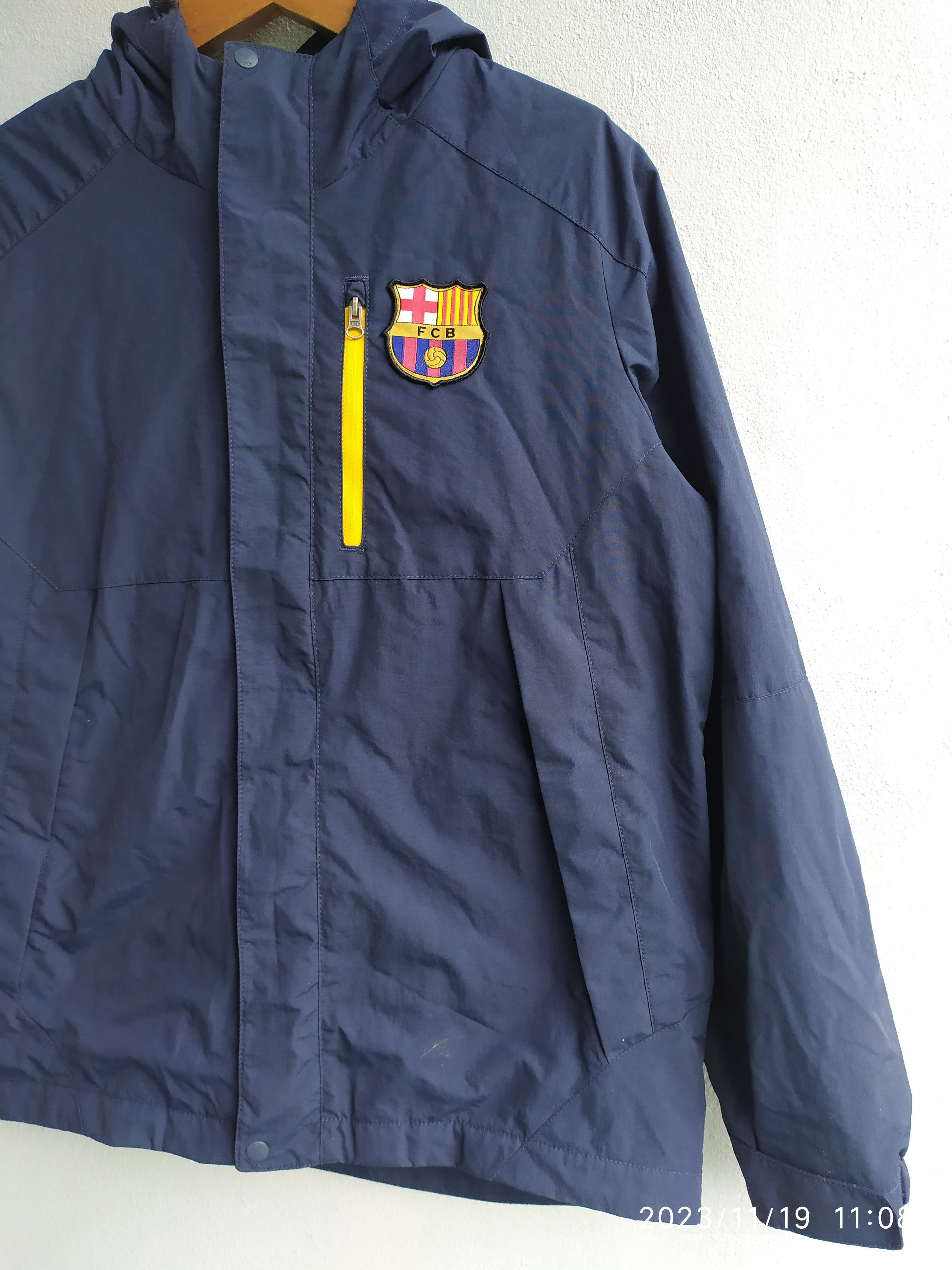 Vintage Vintage FC Barcelona windbreaker Jacket Size US L / EU 52-54 / 3 - 10 Thumbnail