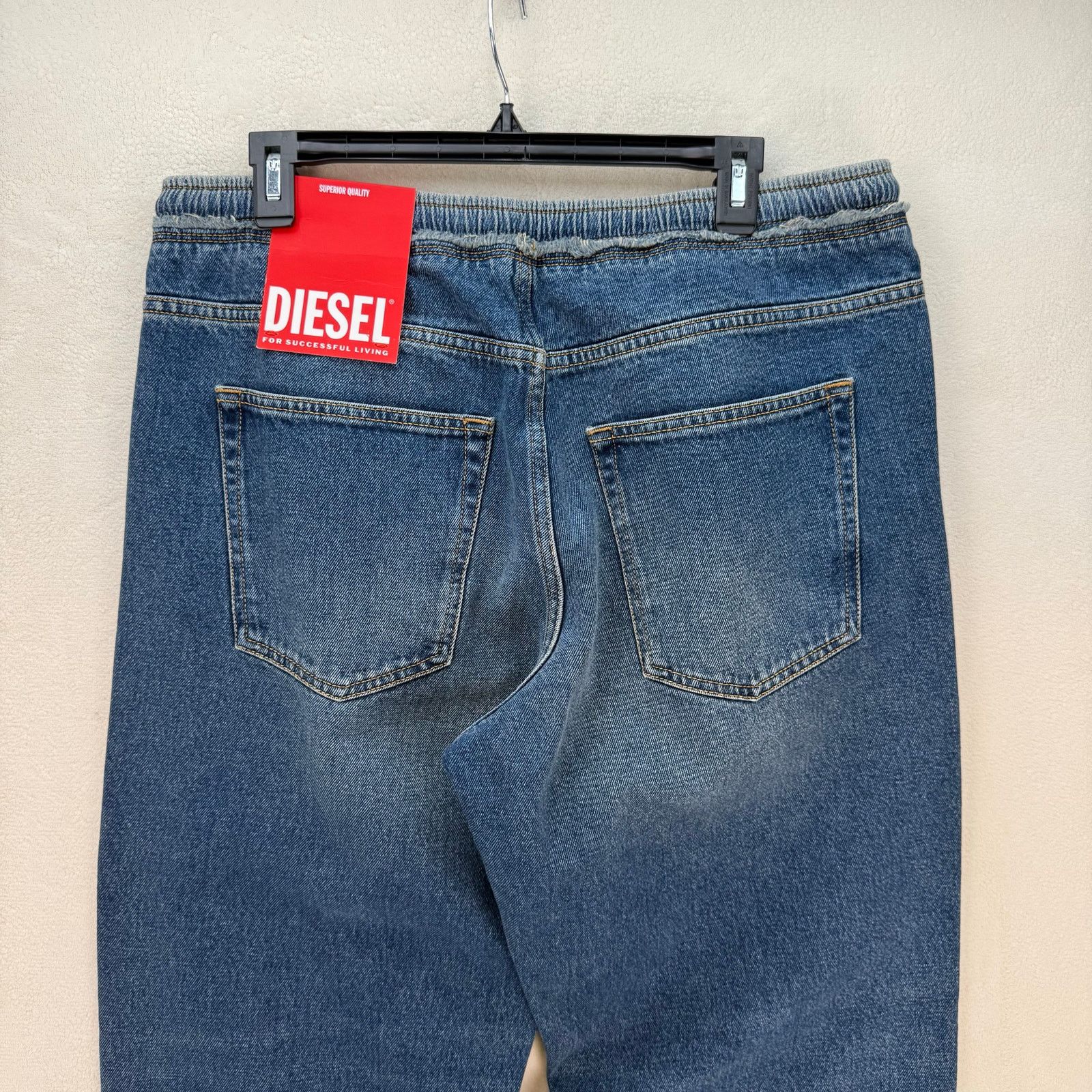 Diesel DIESEL MEN'S 33X32 D-SERT STRAIGHT LEG JEANS MADE IN TUNISIA Size US 33 - 7 Thumbnail