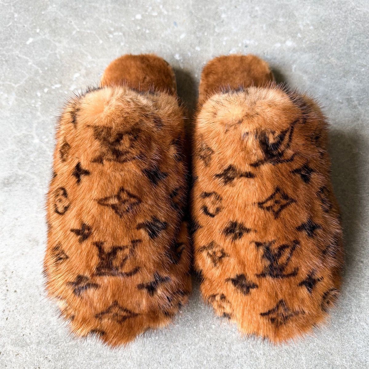 Louis Vuitton Louis Vuitton JAPAN EXCLUSIVE MINK FUR Clog Slippers Size US 10 / EU 43 - 2 Thumbnail