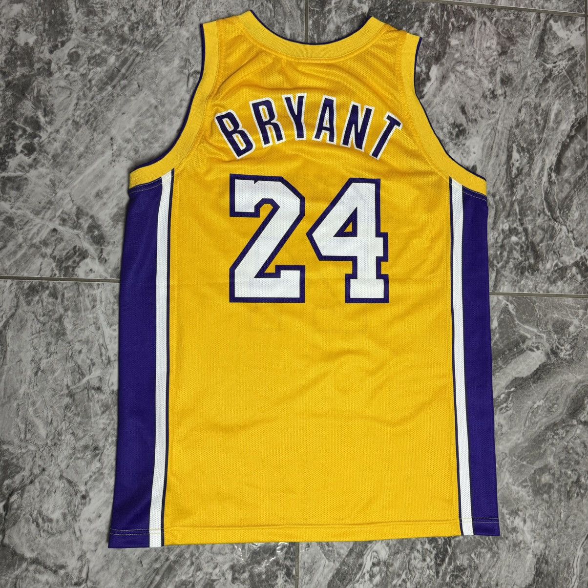 Champion × NBA × Vintage Kobe Bryant #24 Los Angeles Lakers Champion Jersey Size M Size US M / EU 48-50 / 2 - 2 Thumbnail