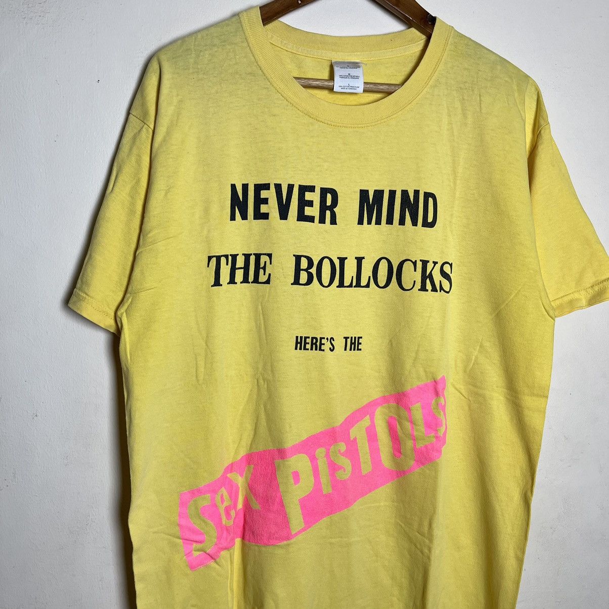 Band Tees 2003 The Sex Pistols "Never Mind The Bollocks" Shirt Size US L / EU 52-54 / 3 - 2 Thumbnail