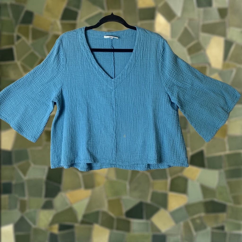 Bell Bryn Walker Top Women Medium Blue Texture Gauzy 3/4 Bell Slv Preppy Career USA Size M / US 6-8 / IT 42-44 - 1 Thumbnail