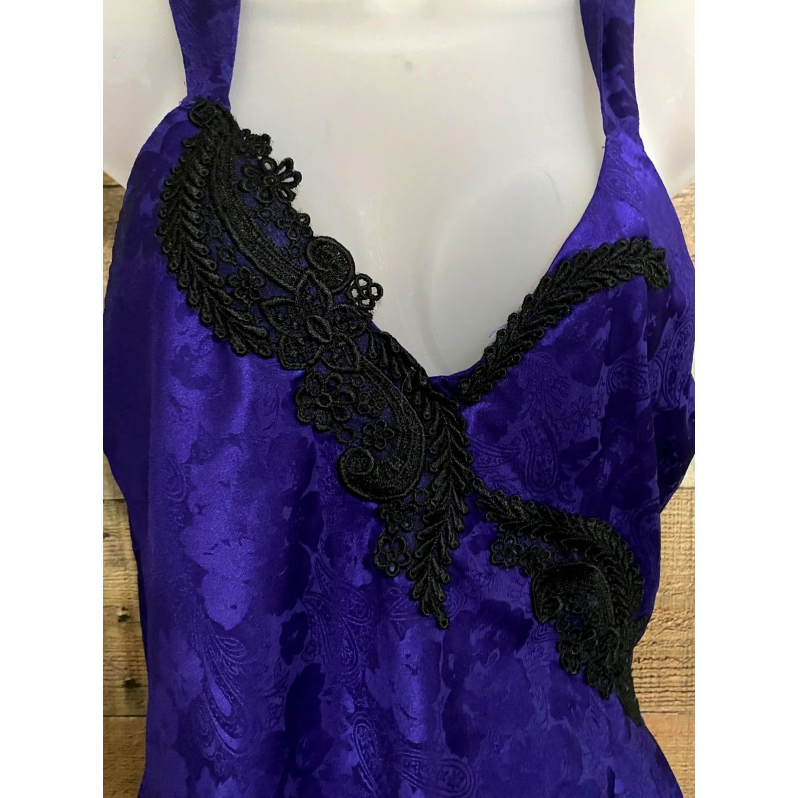 Victoria's Secret VINTAGE Victoria's Secret Gold Label Chemise Purple VTG Petite Ladies Pajama Top Lace Size ONE SIZE - 2 Thumbnail