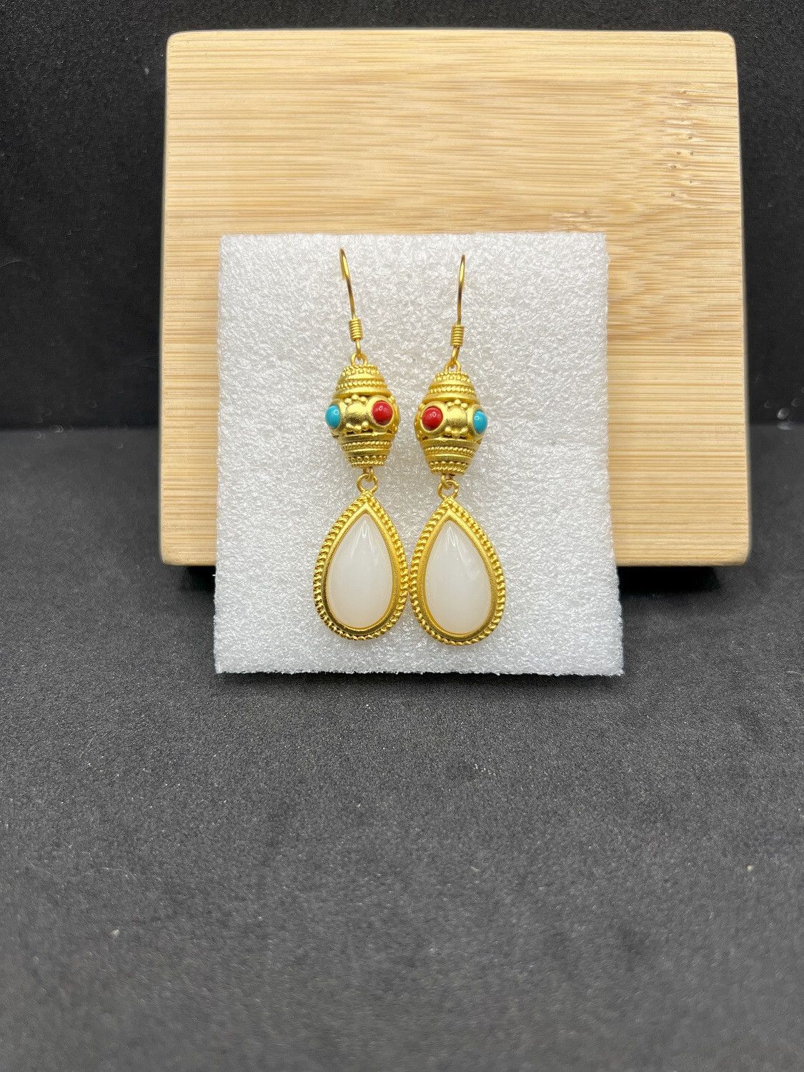 Jewelry White Jade Gold Dangle Earrings Size ONE SIZE - 1 Thumbnail