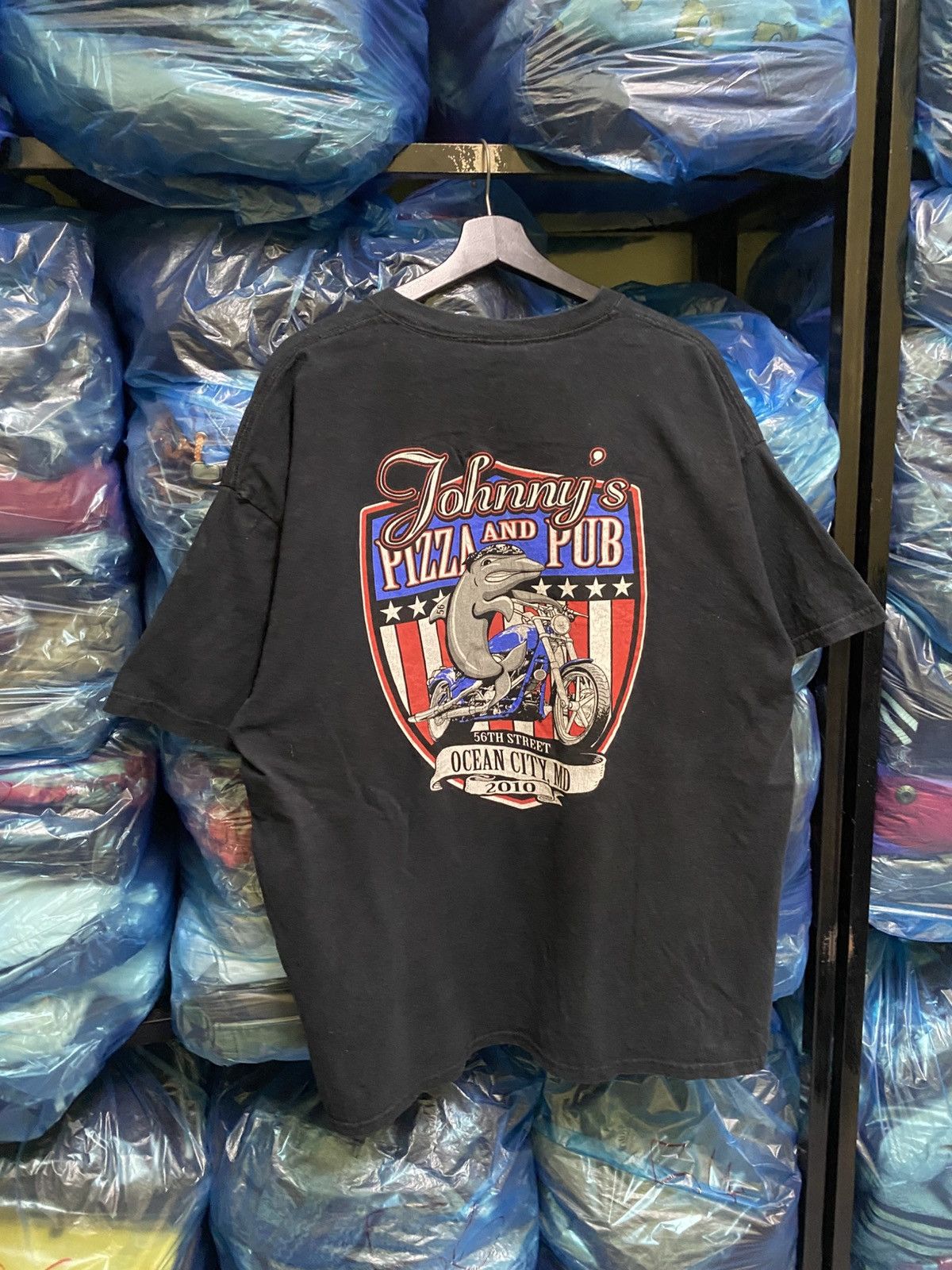 Other VINTAGE JOHNNY PIZZA AND PUB TSHIRT Size US XL / EU 56 / 4 - 7 Thumbnail