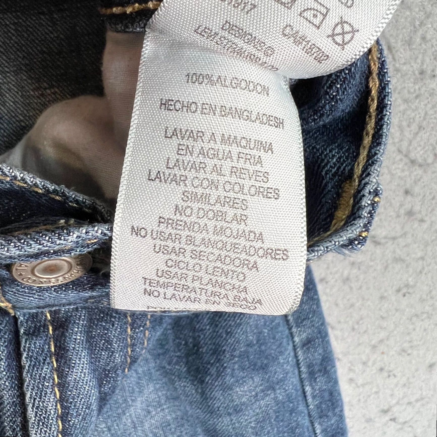 Levi's VINTAGE Levis 505 Womens Size 16 Straight Denim Medium Wash Blue Jeans Size 38" / US 16 / IT 52 - 4 Thumbnail