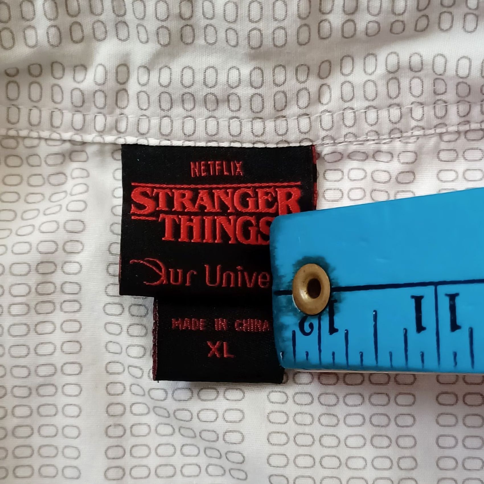 Vintage Stranger Things Mens Shirt XL Our Universe Woven Hellfire Demogorgon Button Up Size US XL / EU 56 / 4 - 2 Thumbnail