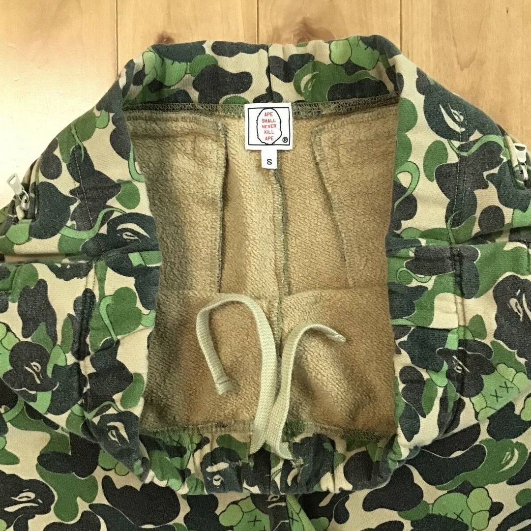 Bape × Kaws BAPE × KAWS Bendy ABC Camo Green Sweat Shorts NIGO ★size S Size US 30 / EU 46 - 7 Thumbnail