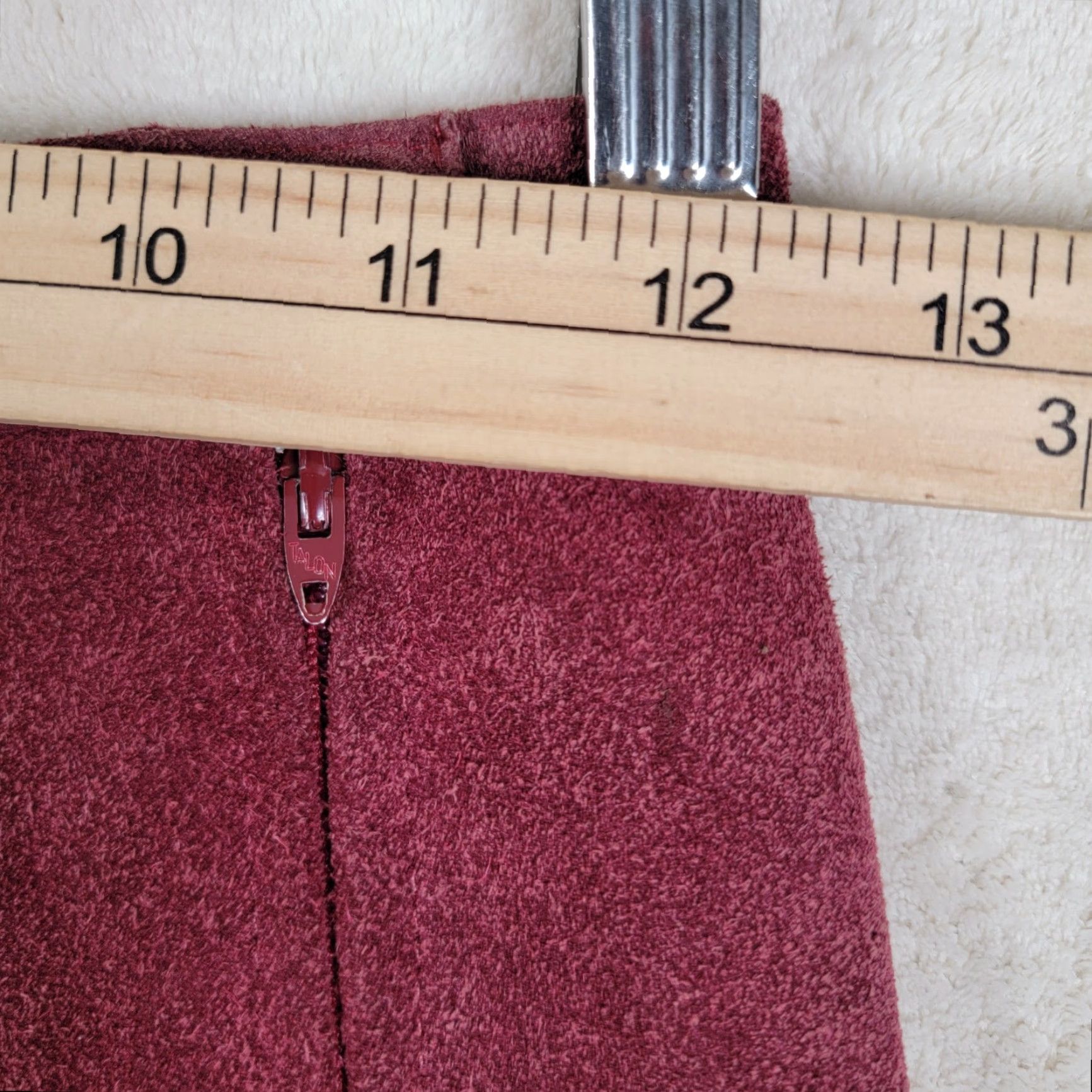 Vintage VINTAGE Jay Jacobs Red Suede Leather Skirt Womens Size 5/6 Midi Skirt Leath­er Zip Winter Fall Spring Casual Business Travel Womens Jet Set Style Size 28" / US 6 / IT 42 - 4 Thumbnail