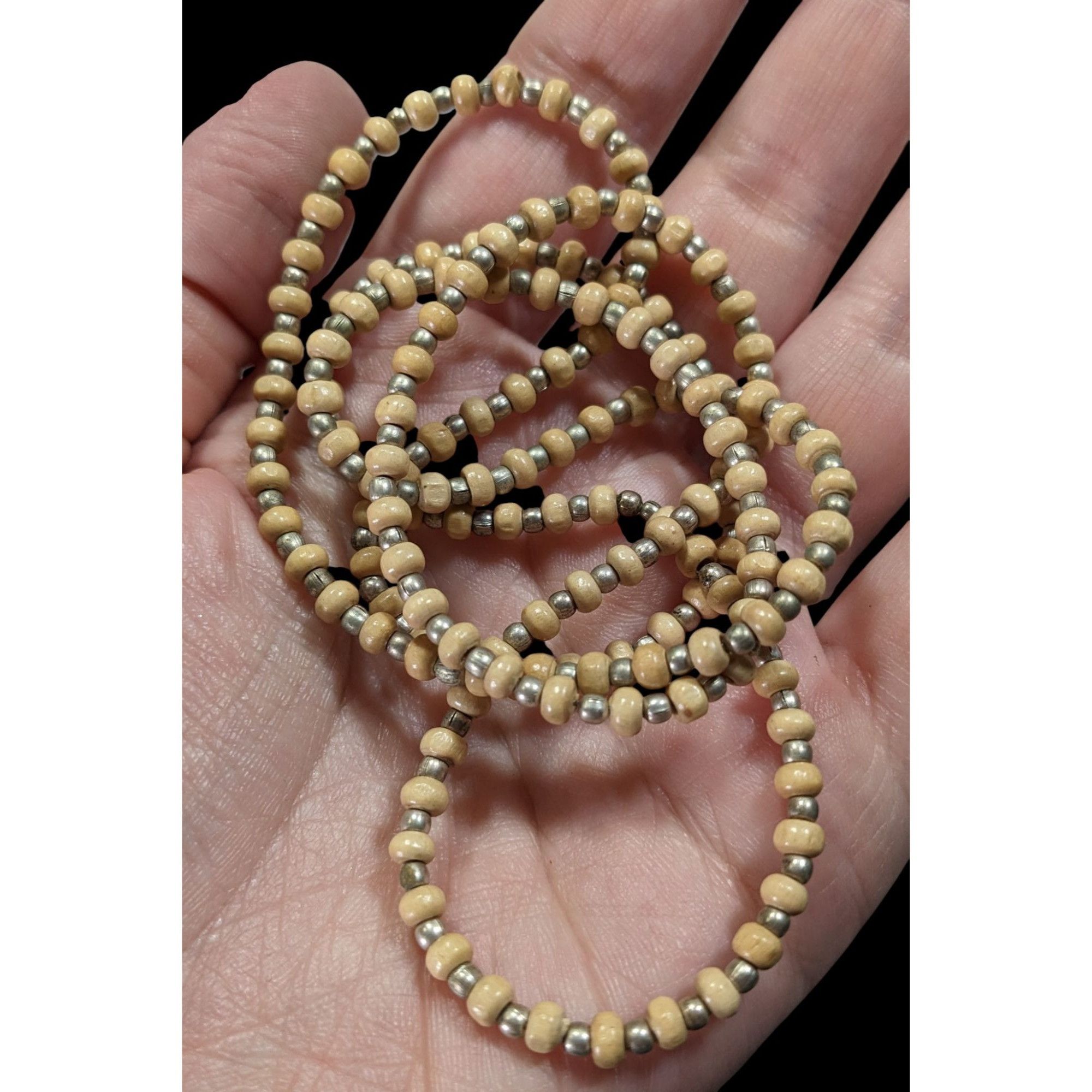 Other Vintage Long Beige & Gold-Toned Beaded Necklace Size ONE SIZE - 2 Thumbnail