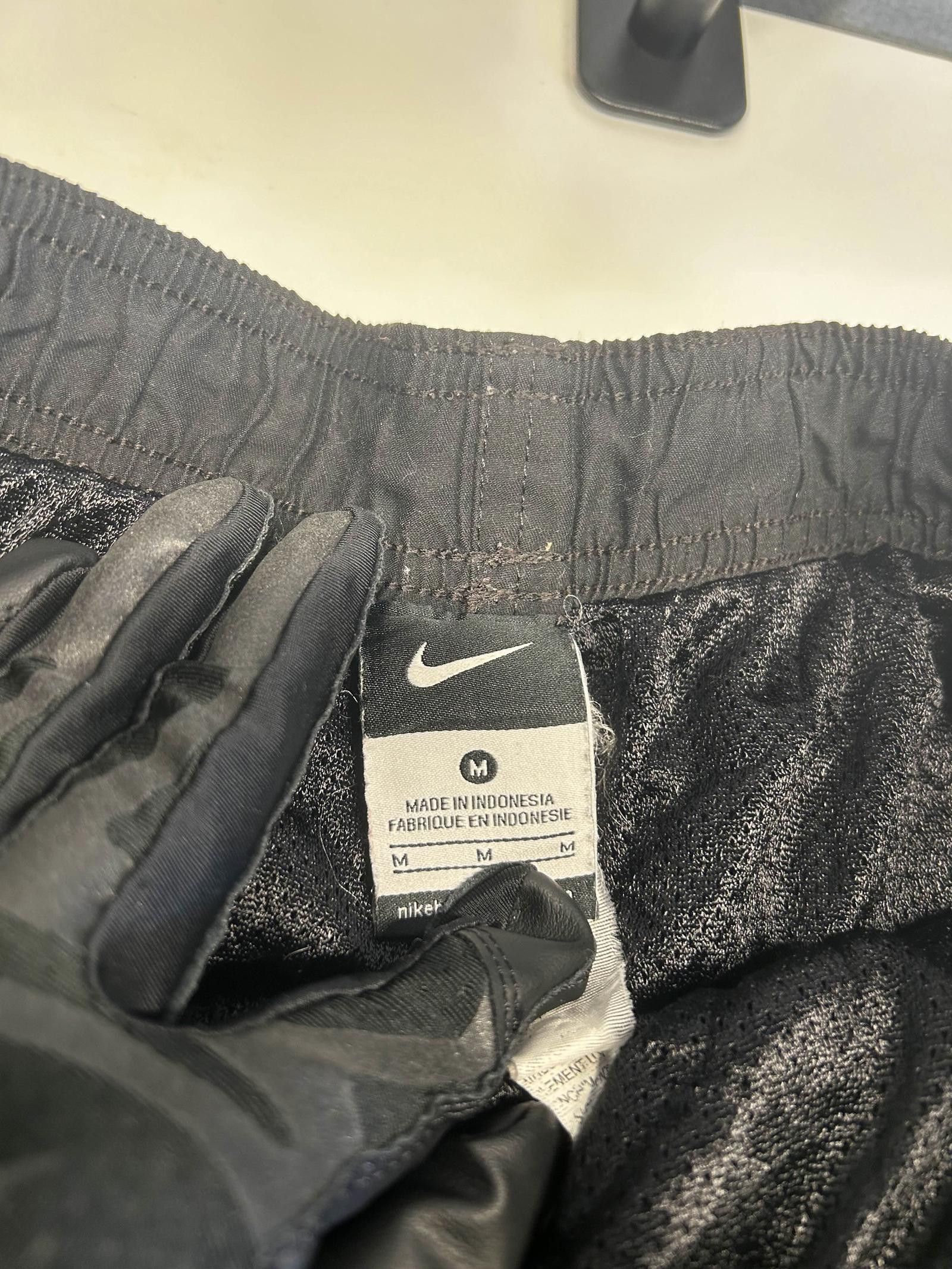Nike Nike Men's Training Shorts – Black & Neon Yellow Size US 32 / EU 48 - 3 Thumbnail