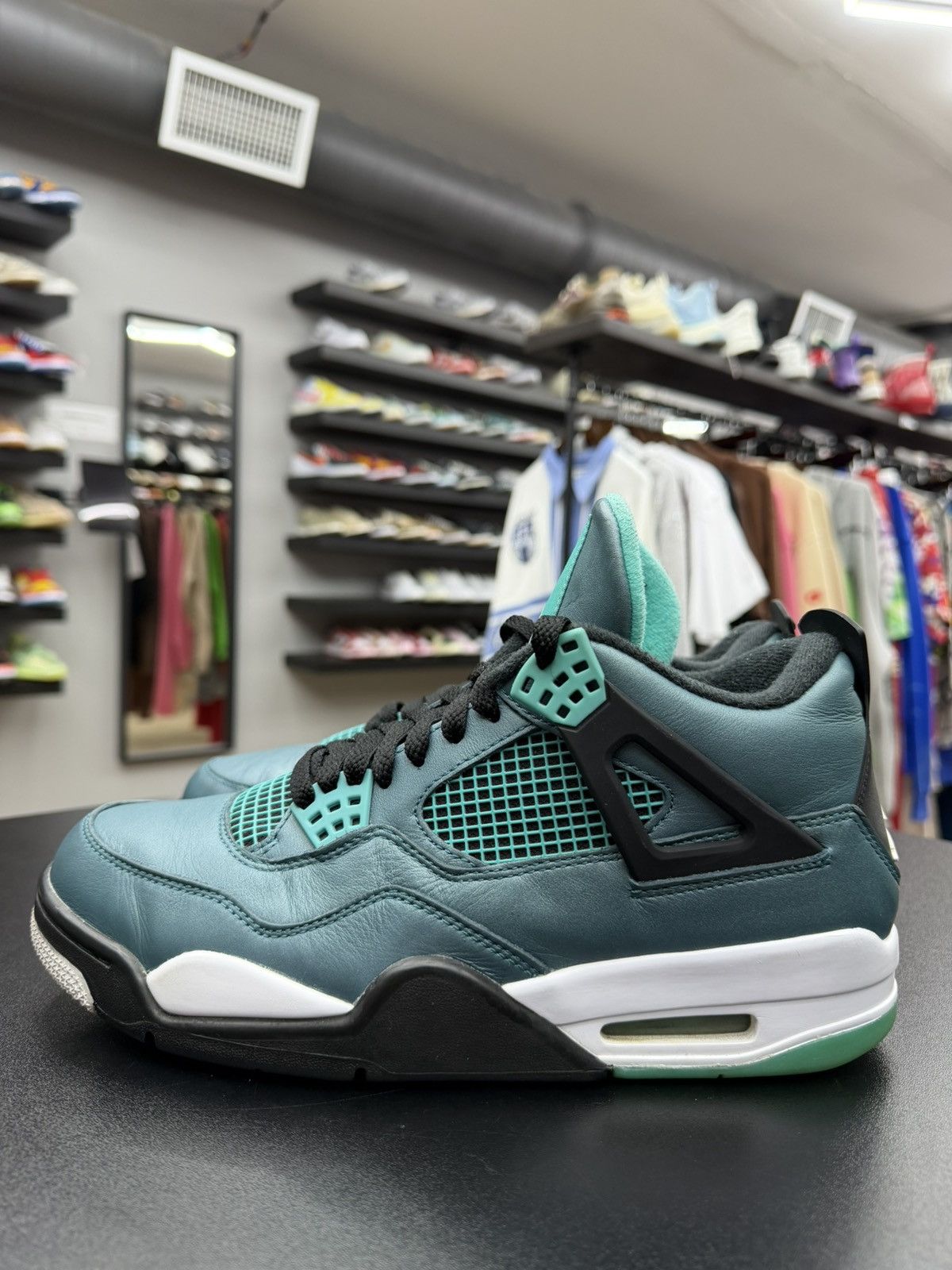 Jordan Brand Size 9.5 - Jordan 4 Retro Teal “2015” Size US 9.5 / EU 42-43 - 1 Thumbnail