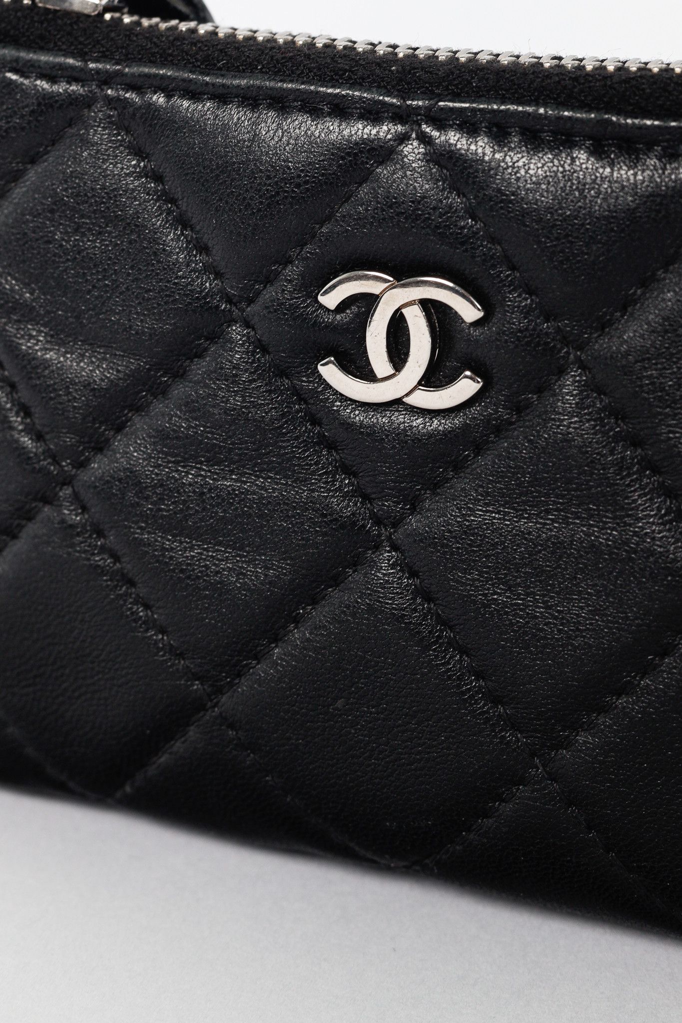 Chanel Chanel Black Lambskin Quilted Leather CC Key Holder Size ONE SIZE - 6 Thumbnail
