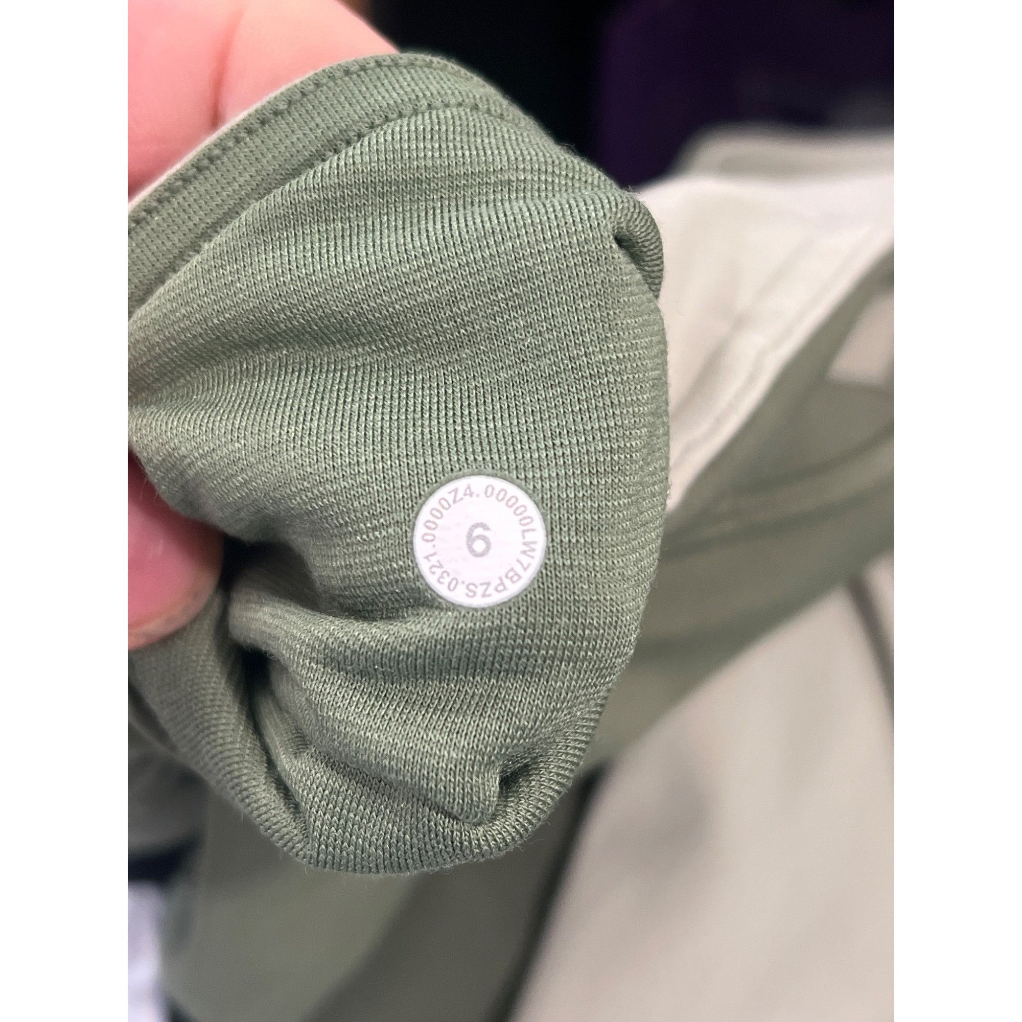 Lululemon Lululemon Nulu Colour Block High-Rise Short 8" Size 6 Green Size 28" / US 6 / IT 42 - 7 Thumbnail