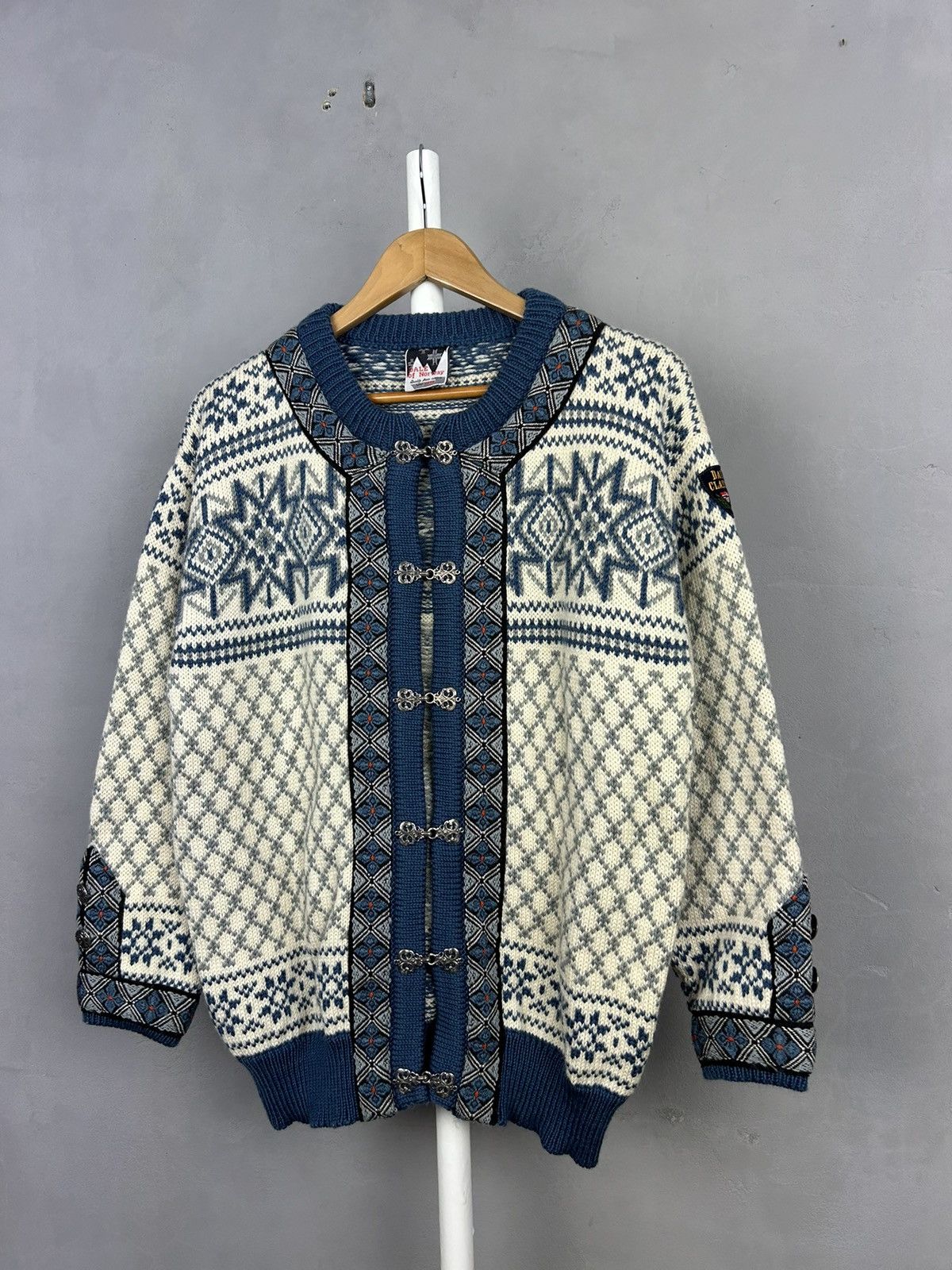 Dale Of Norway Dale of Norway Nordic Cardigan Sweater Pewter clasps Size-L Size US L / EU 52-54 / 3 - 2 Thumbnail