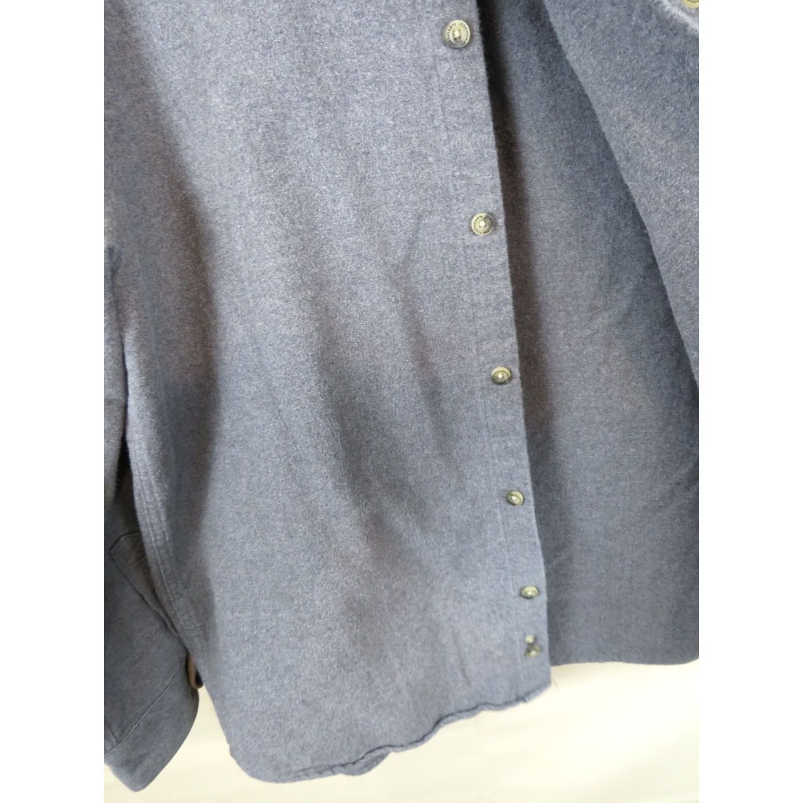 Vintage VINTAGE Legendary Whitetails Button Down Chamois Gray Shirt size L Size US L / EU 52-54 / 3 - 4 Thumbnail
