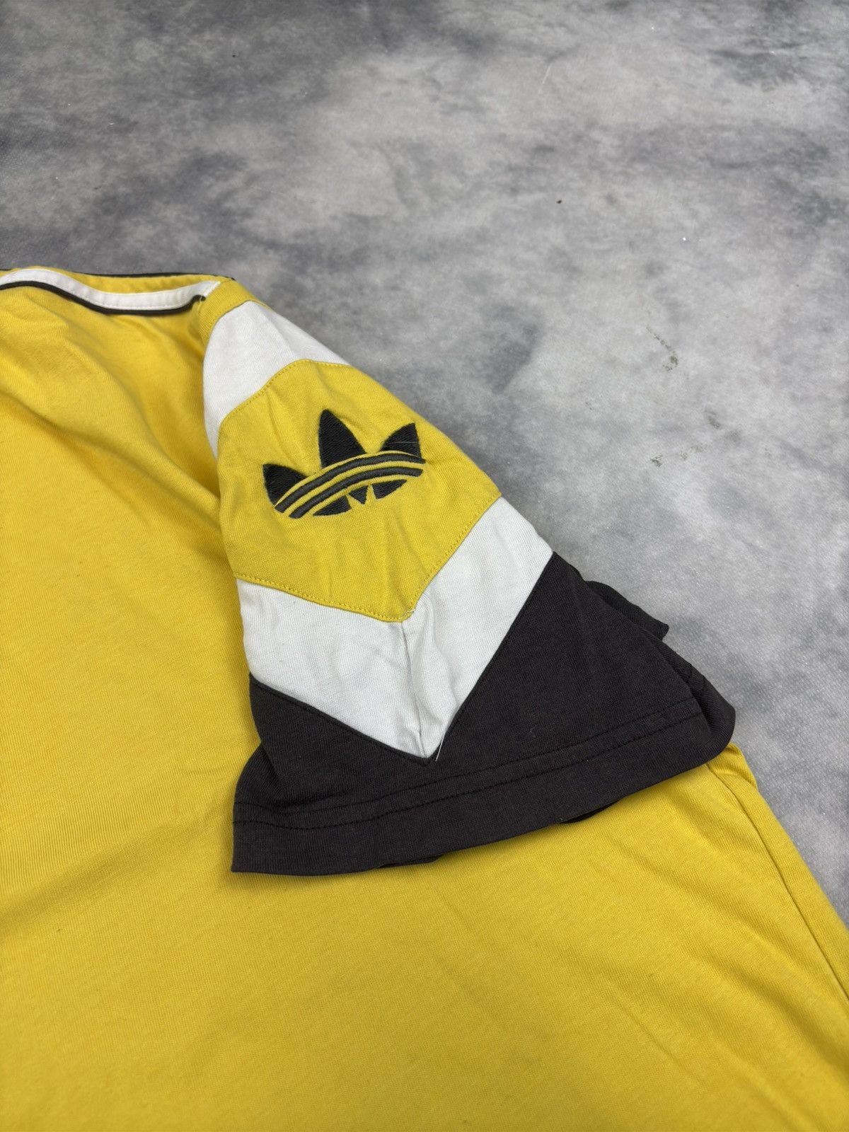 Adidas Vintage Adidas Yellow Blokecore Style 90s Sleeve Logo y2k Size US L / EU 52-54 / 3 - 3 Thumbnail