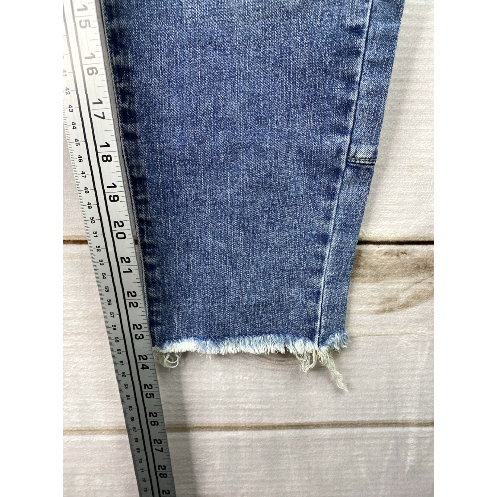 Rebecca Minkoff VINTAGE RM Rebecca Minkoff Denim Jeans 12P Distressed Crop Ankle Raw Hem Stretch NWT Size 34" / US 12 / IT 48 - 4 Thumbnail