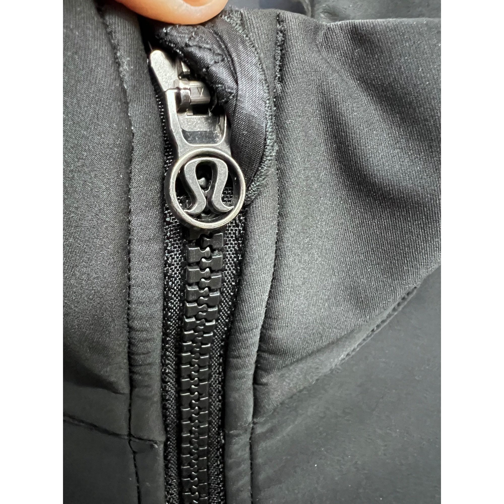 Lululemon Lululemon Wind Runner Softshell Zip Up Black Athletic Jacket Size M / US 6-8 / IT 42-44 - 12 Thumbnail