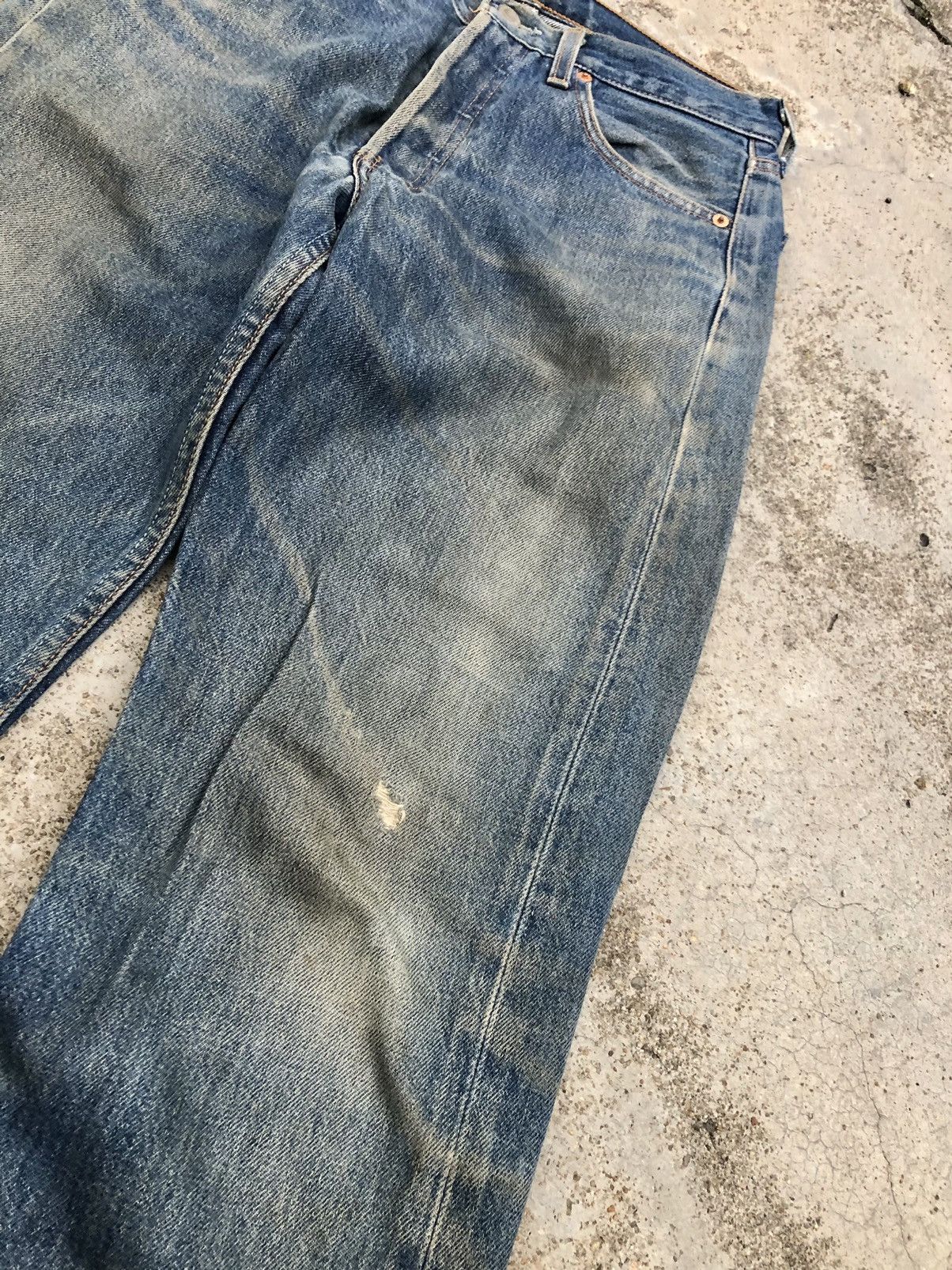 Levi's VINTAGE 90s LEVIS 501 DIRTY DISTRESSED DENIM Size US 28 / EU 44 - 6 Thumbnail