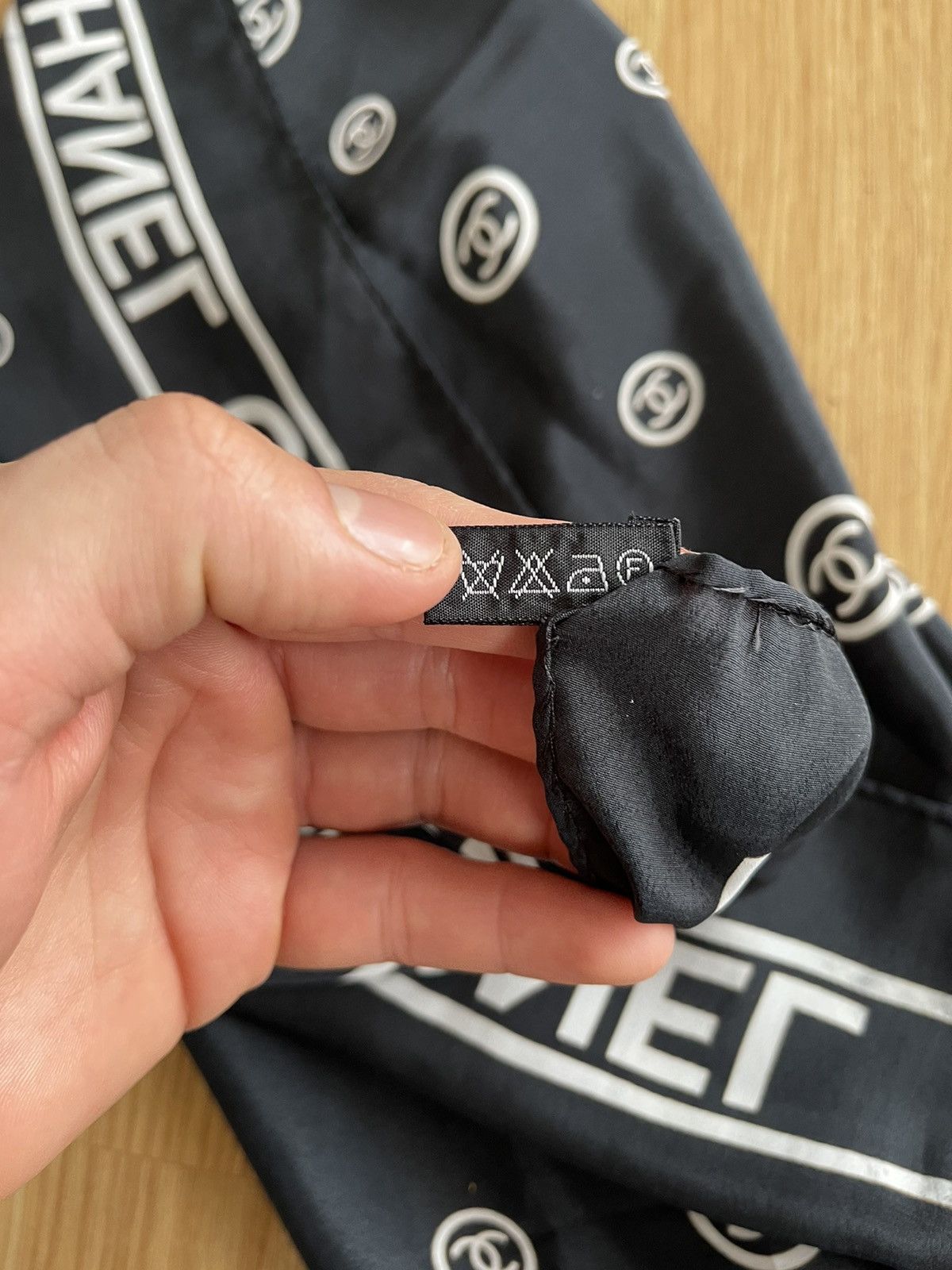 Chanel Scarf Chanel made in Italy monogram vintage luxury silk Size ONE SIZE - 8 Thumbnail