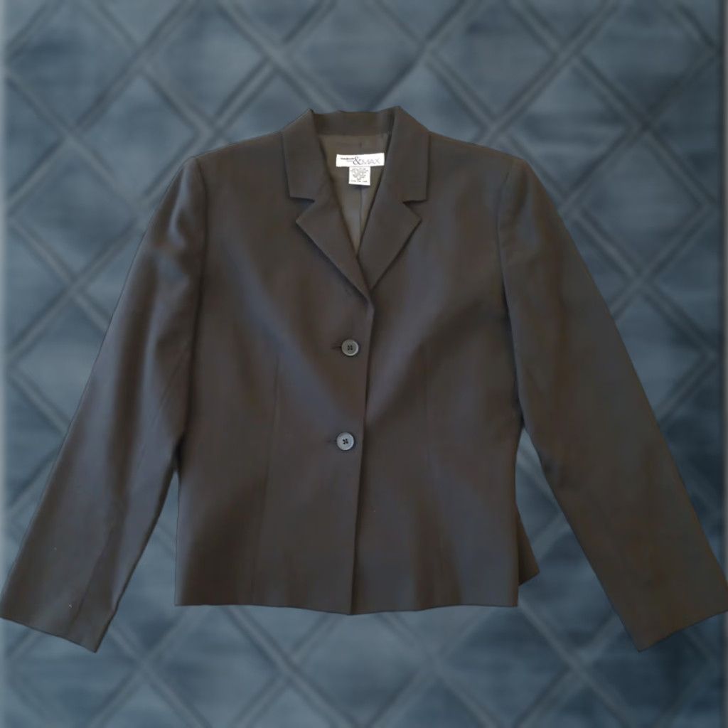 Vintage Madison & Max Blazer Womens 6P Green Plaid Two-Button Polyester Blend Jacket Short Notch Lapel Lined Buttonless Sleeve Single-Breasted Pants Suit Size M / US 6-8 / IT 42-44 - 1 Thumbnail