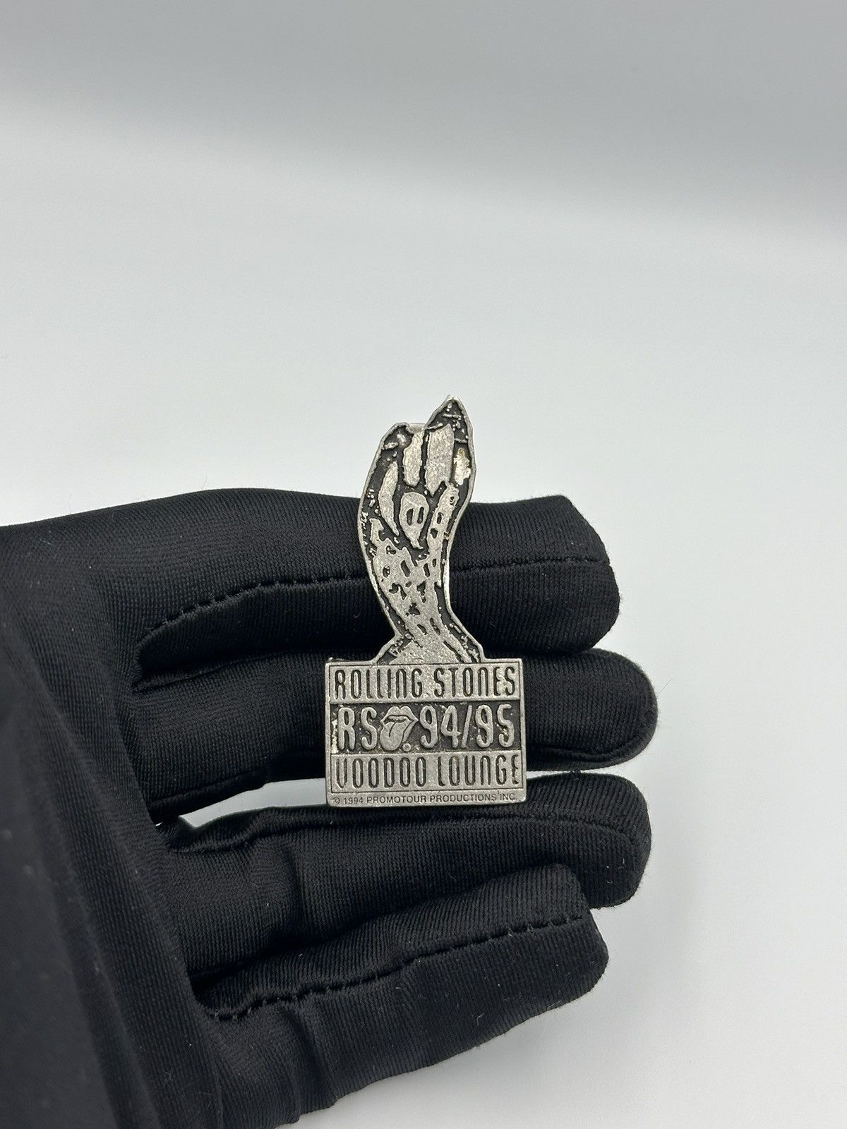 The Rolling Stones Vintage Rolling Stones Brockum Voodoo Lounge 1994/95 Pin Size ONE SIZE - 1 Thumbnail
