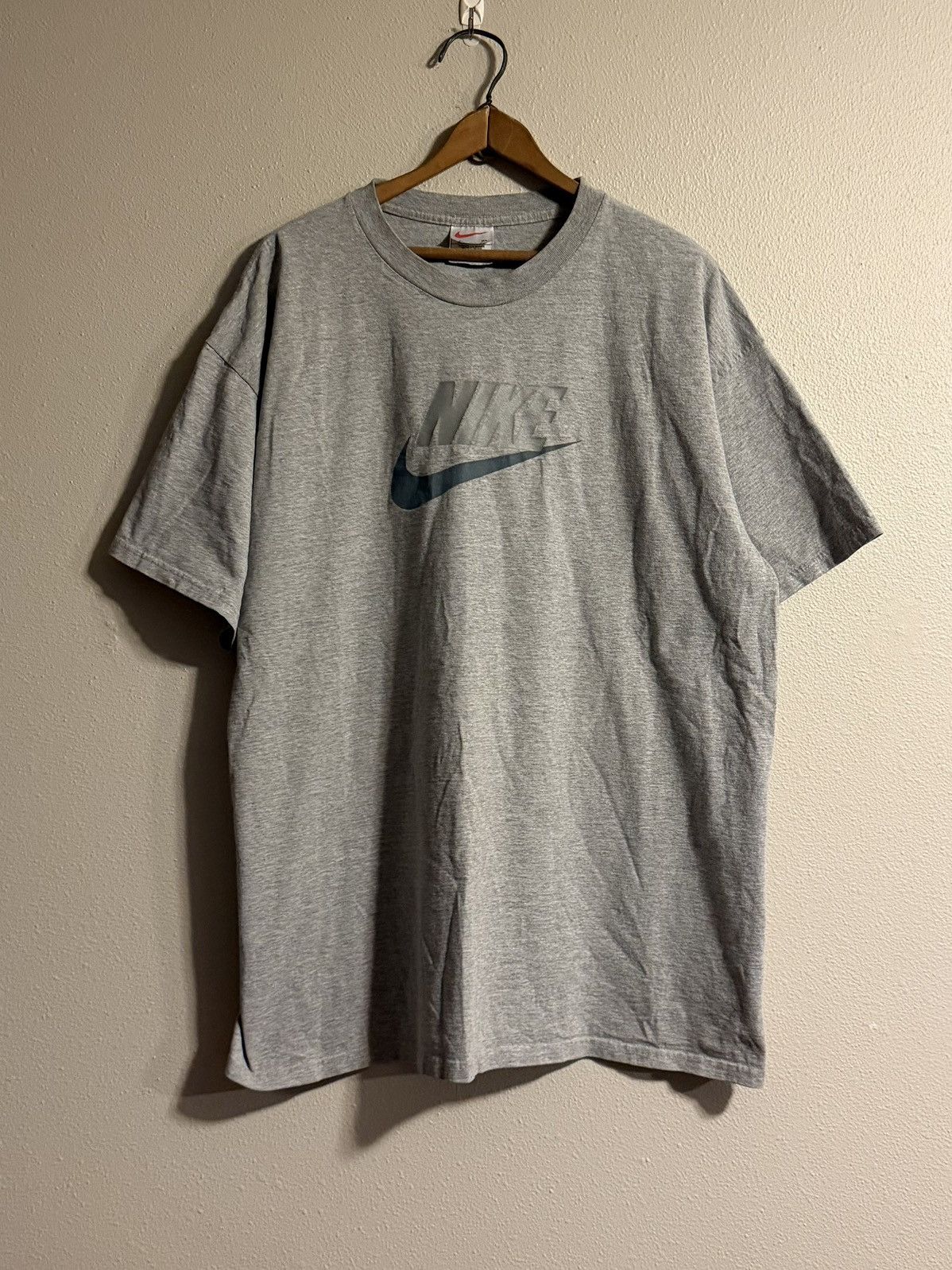 Nike vintage 90s nike gray on gray logo shirt Size US XL / EU 56 / 4 - 1 Thumbnail