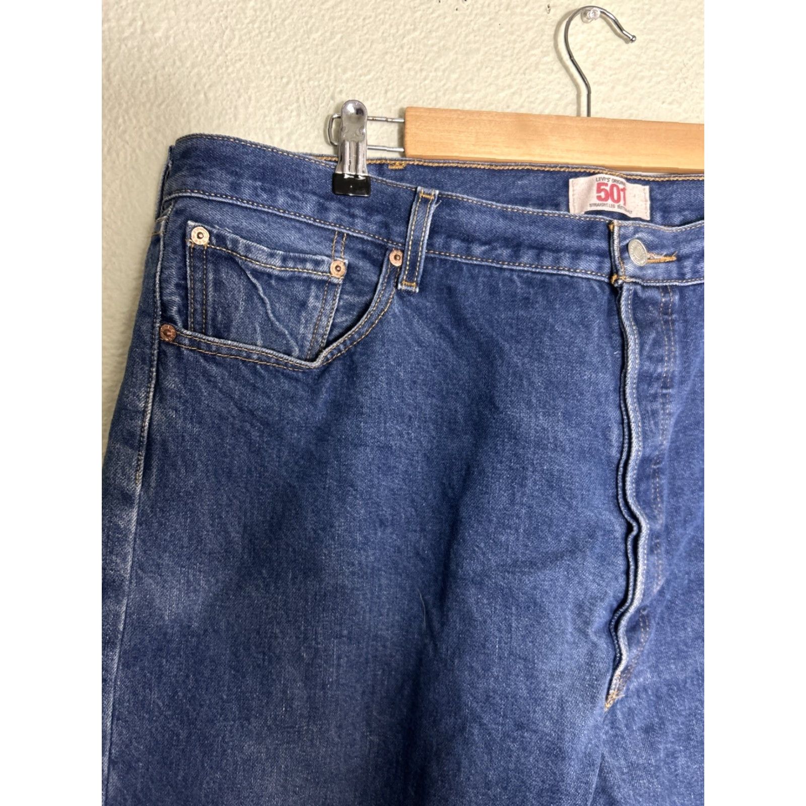 Levi's VINTAGE Levi’s 501 Jeans Men 42x30 Medium Wash Button Fly Blue Straight Mens Size US 42 / EU 58 - 4 Thumbnail