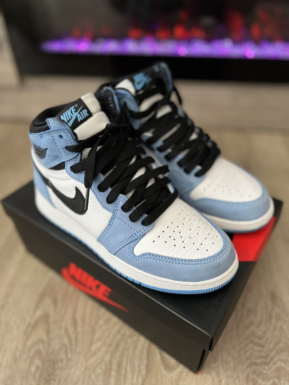 Jordan Brand Air Jordan 1 GS “University Blue” Size US 6 / EU 39 - 1 Thumbnail