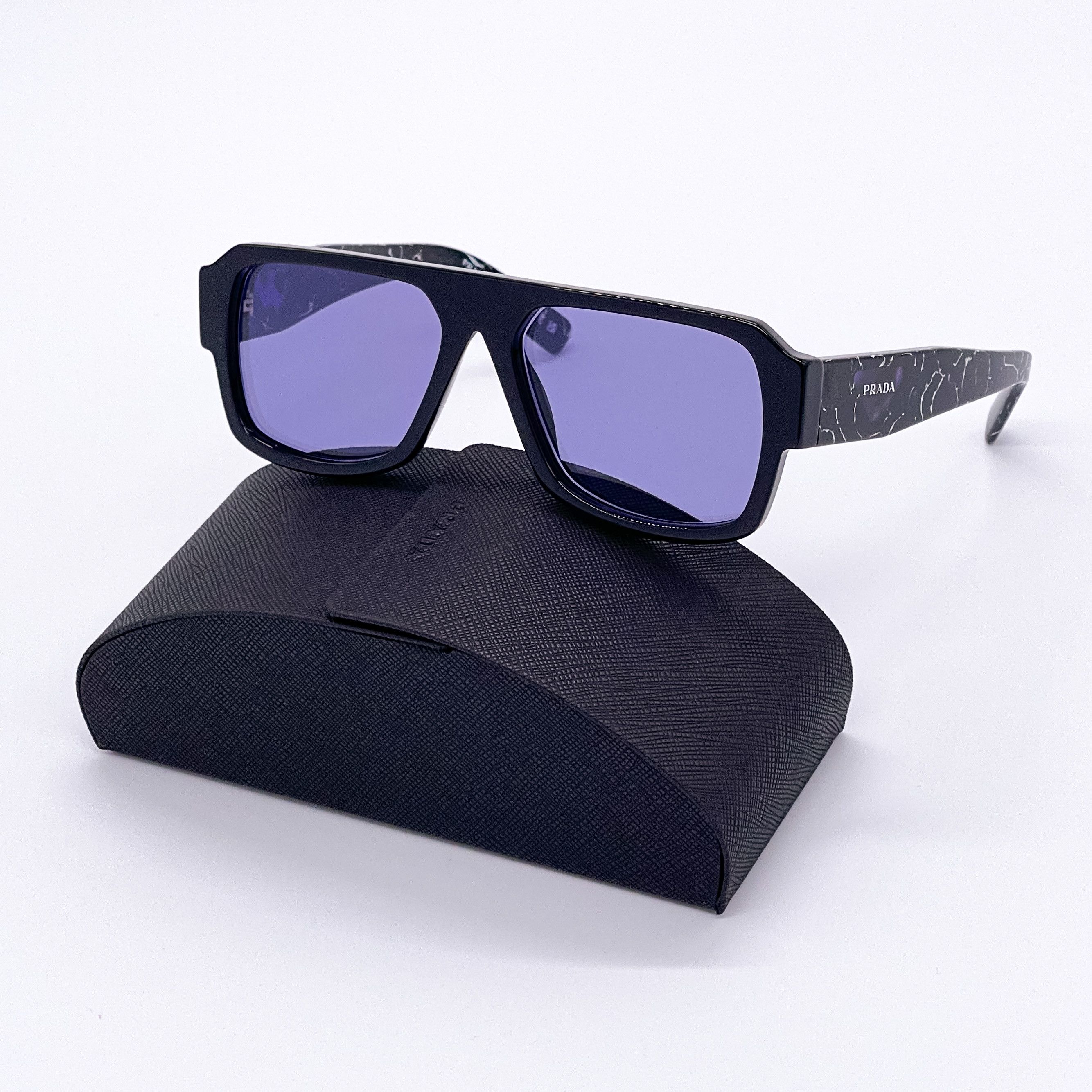 NEW CL40299U 01B CELINE SUNGLASSES BLACK GRAY WOMEN EYEWEAR Celine CL40299U 01B Shiny Black/smoke Gradient 55-18-140  main image 4