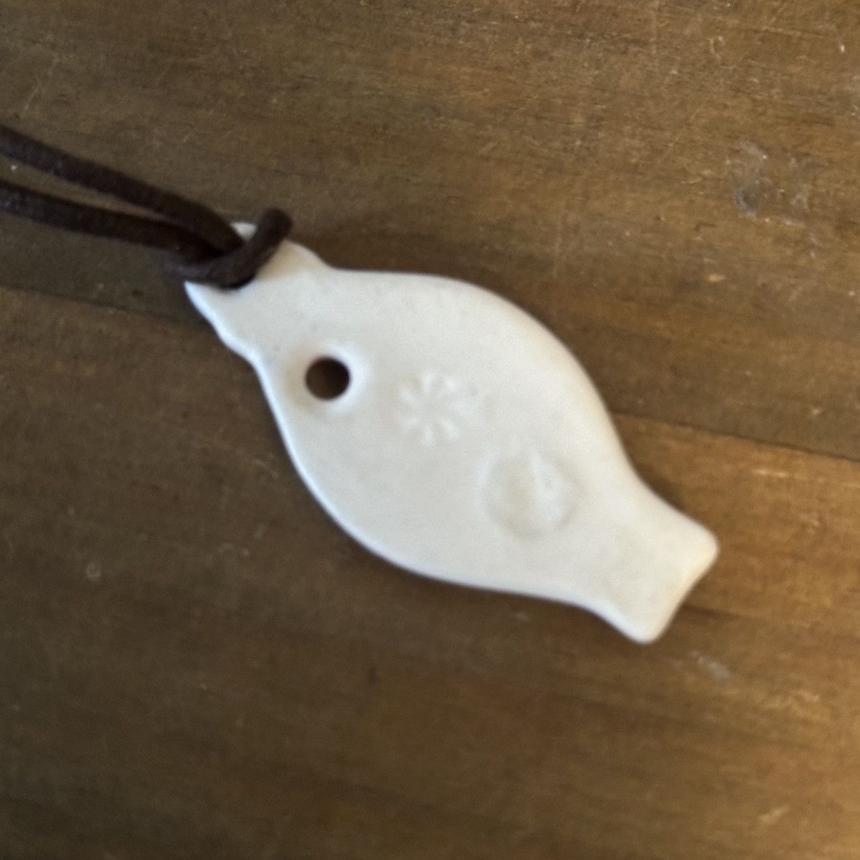 Vintage Vintage porcelain fish pendant cord necklace Size ONE SIZE - 4 Thumbnail