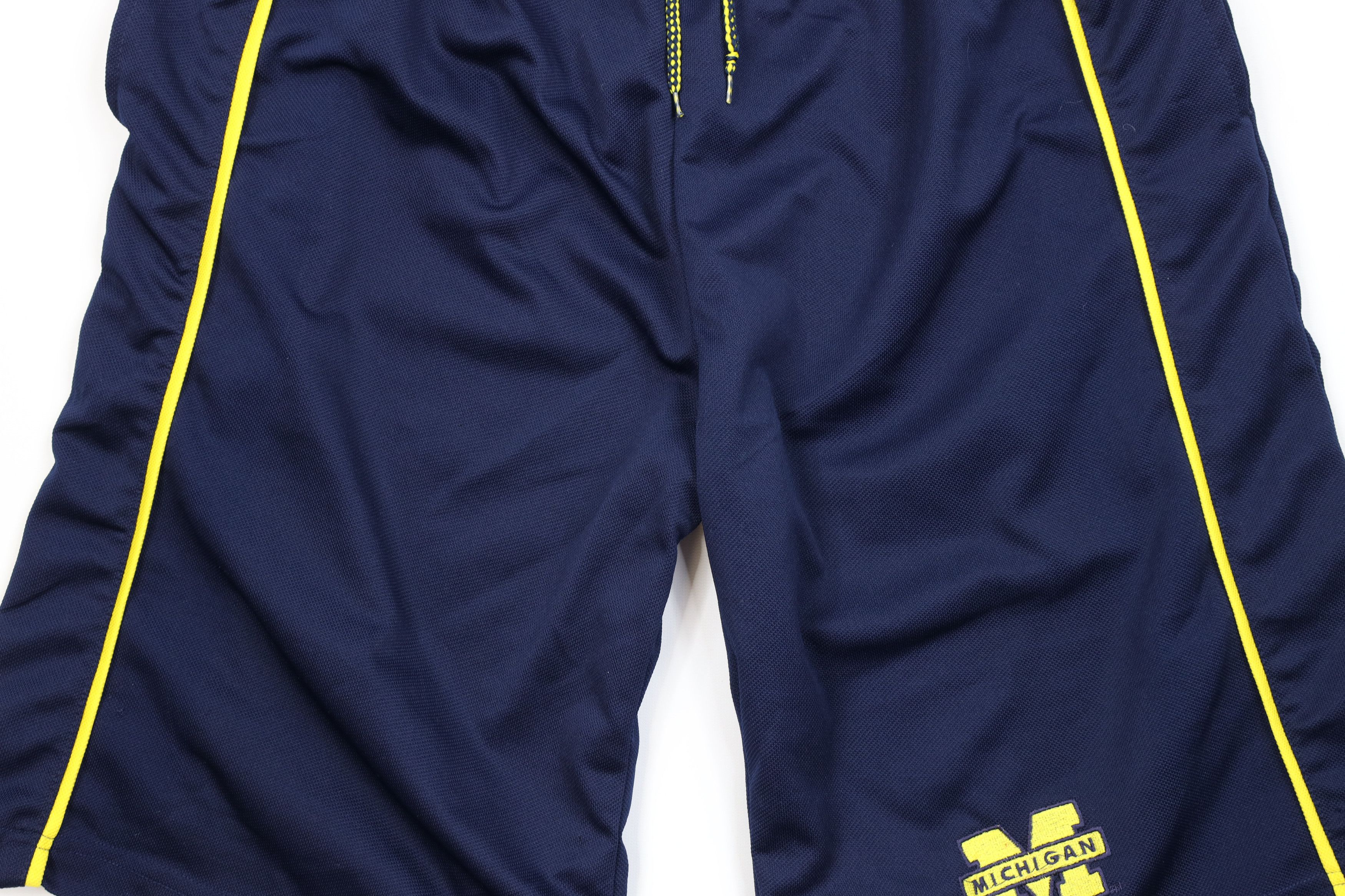 Vintage Vintage 90s Spell Out University of Michigan Gym Shorts Blue Size US 36 / EU 52 - 3 Thumbnail