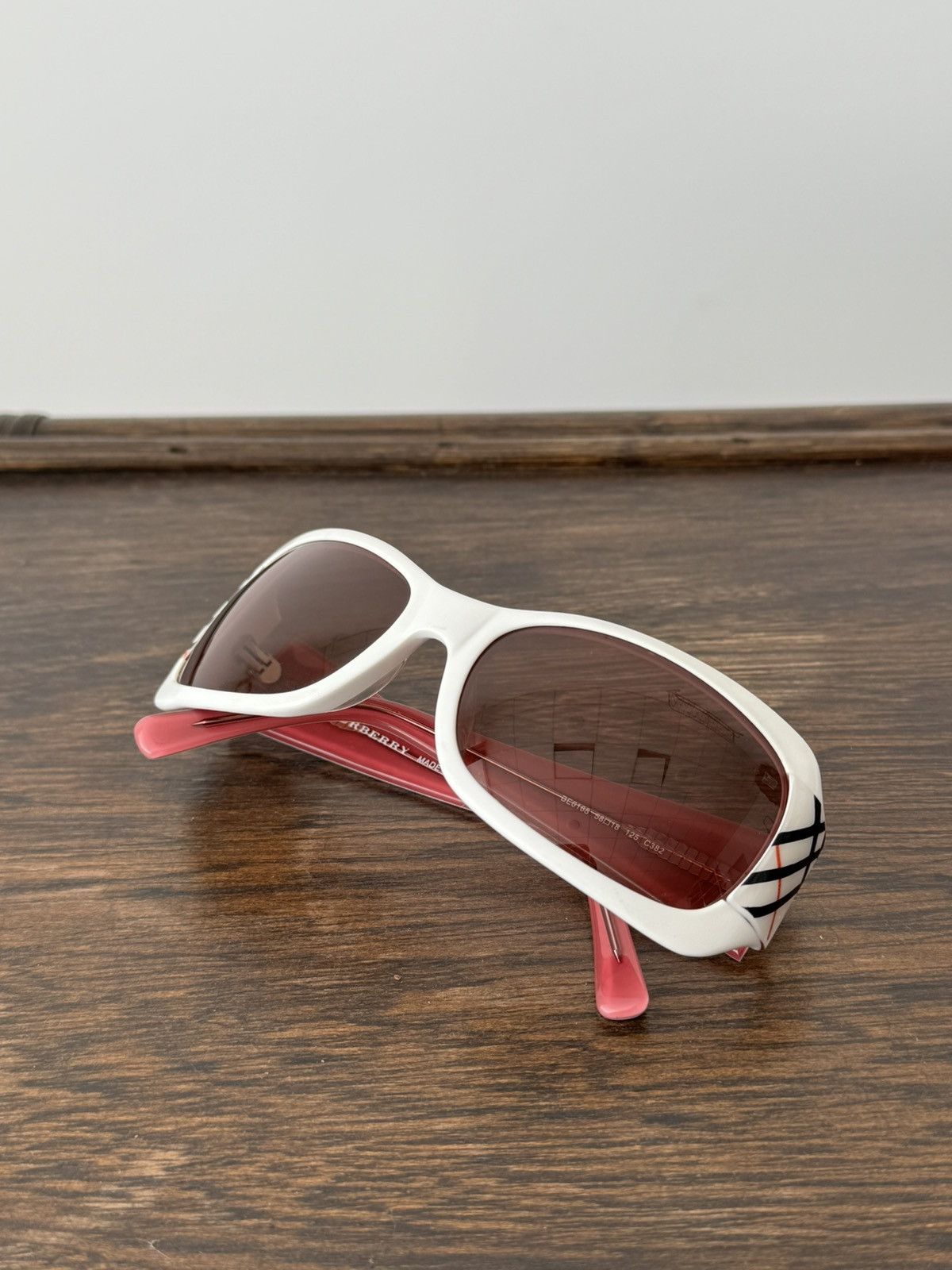 Burberry × Vintage Vintage Y2K Style Burberry Nova Check Women’s Sunglasses Size ONE SIZE - 2 Thumbnail