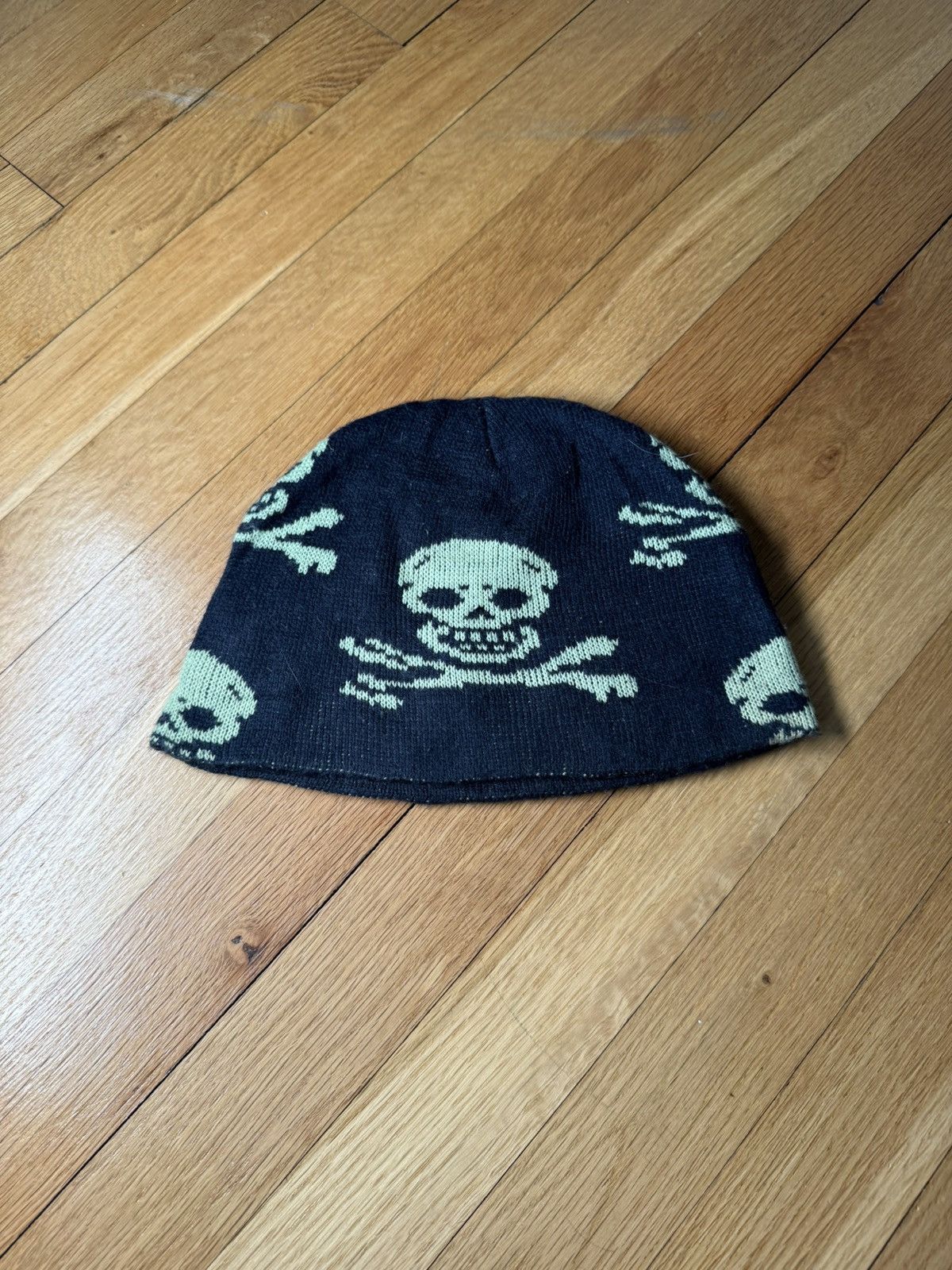If Six Was Nine Black / Yellow Crossbones Skull Beanie Hat Size ONE SIZE - 3 Thumbnail