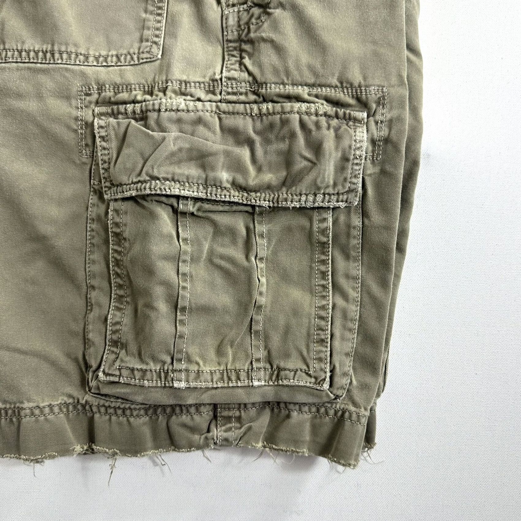American Eagle Outfitters VINTAGE American Eagle Shorts Mens 30 Green Cargo 10" Classic Baggy Military Twill VTG Size US 30 / EU 46 - 4 Thumbnail