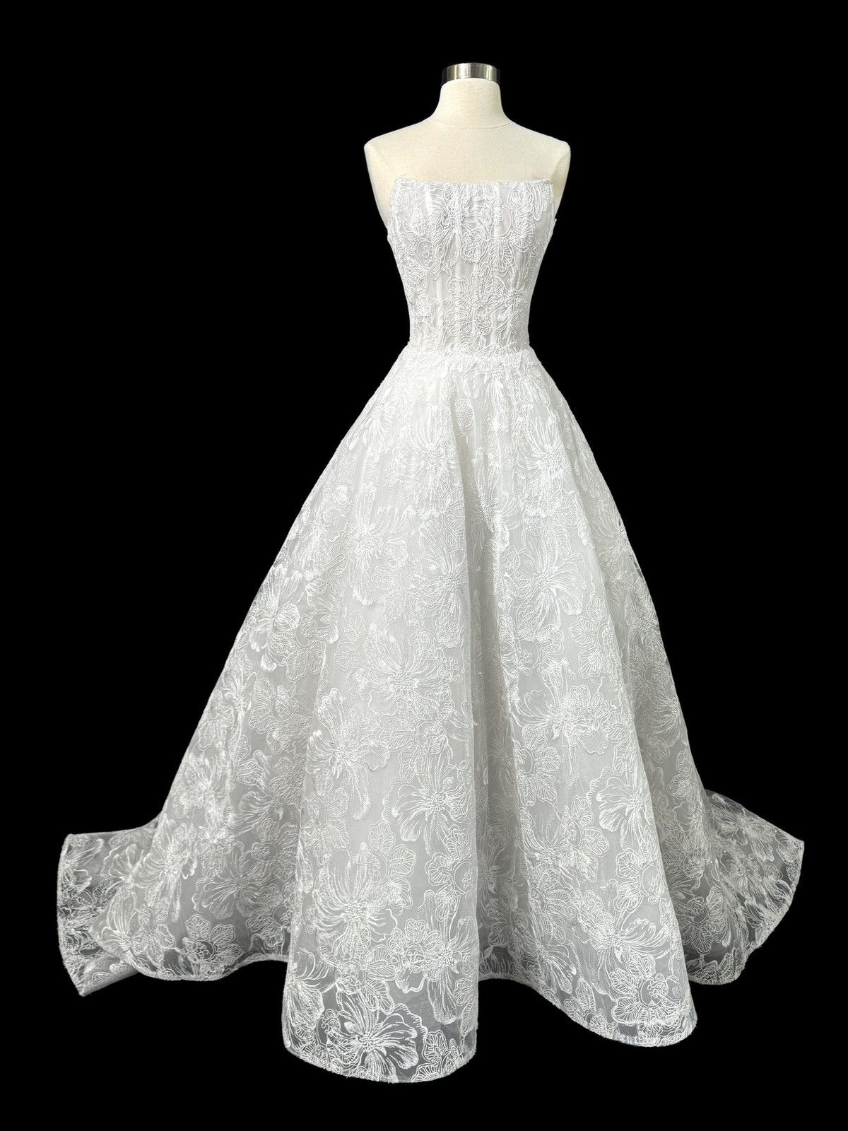 Other Preloved US 6 Anna Augusta Embroidery lace Bridal Gown Size M / US 6-8 / IT 42-44 - 1 Thumbnail