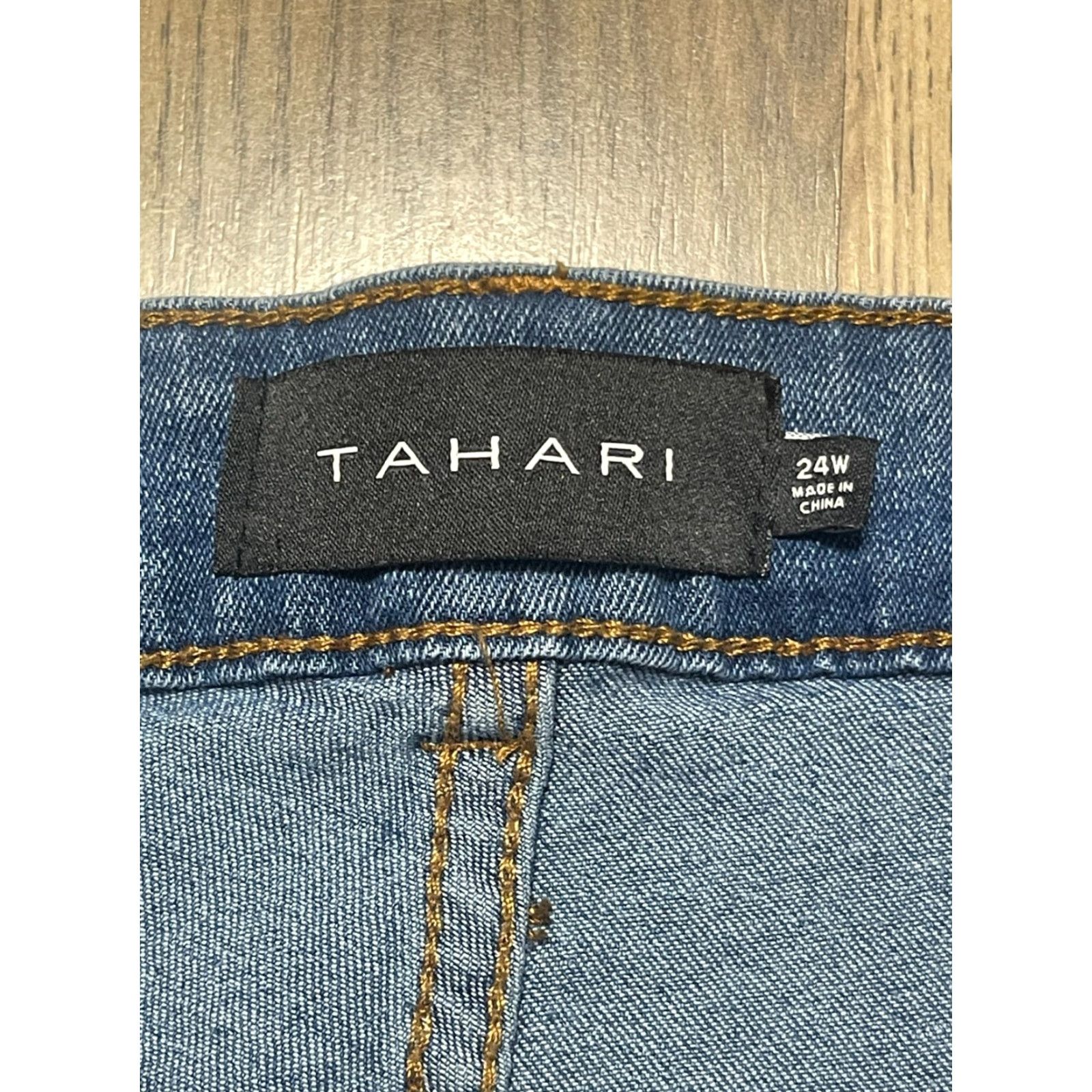 Vintage Tahari Jeans Women's Plus Size 24W Blue Denim Chloe Fit Solution Skinny Jeans Women 24W Blue Denim Tahari Regular Skinny 27 in Inseam Mens? Size 42" / US 20 - 4 Thumbnail