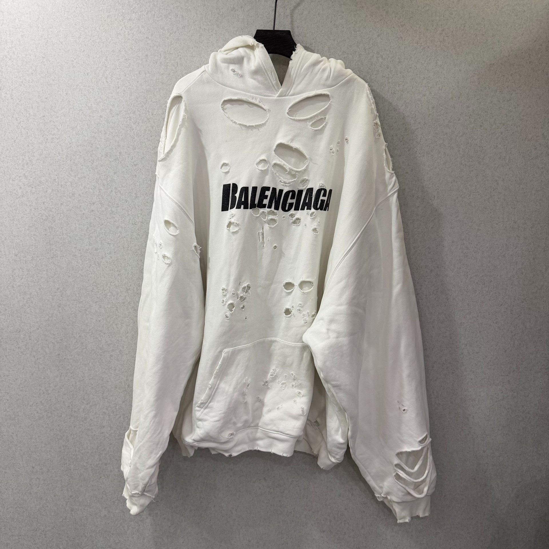 Balenciaga Balenciaga Distressed Hoodie M Women Size M / US 6-8 / IT 42-44 - 1 Thumbnail