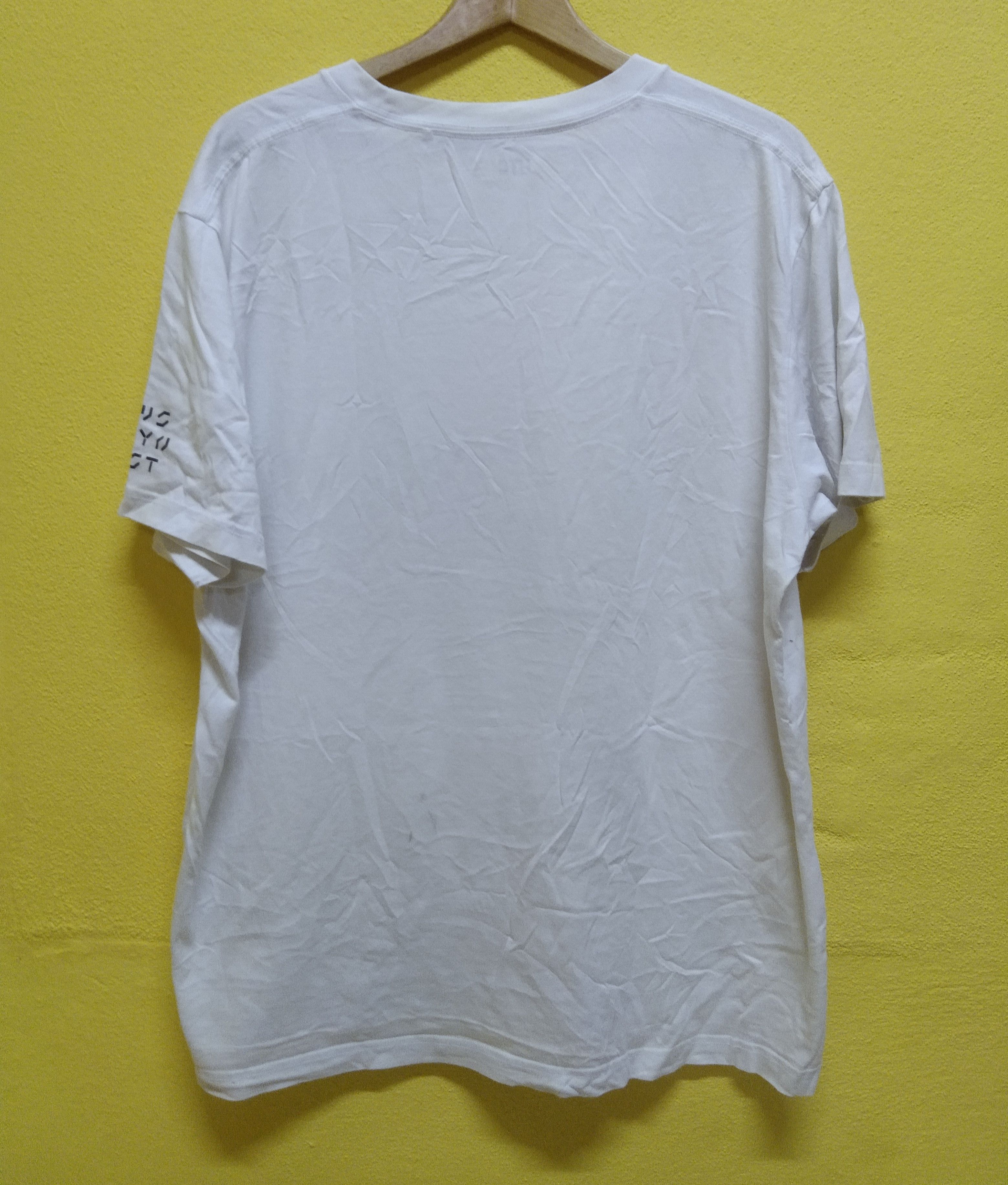 Kaws × Uniqlo kaws x Uniqlo Shirt Size US XXL / EU 58 / 5 - 2 Thumbnail