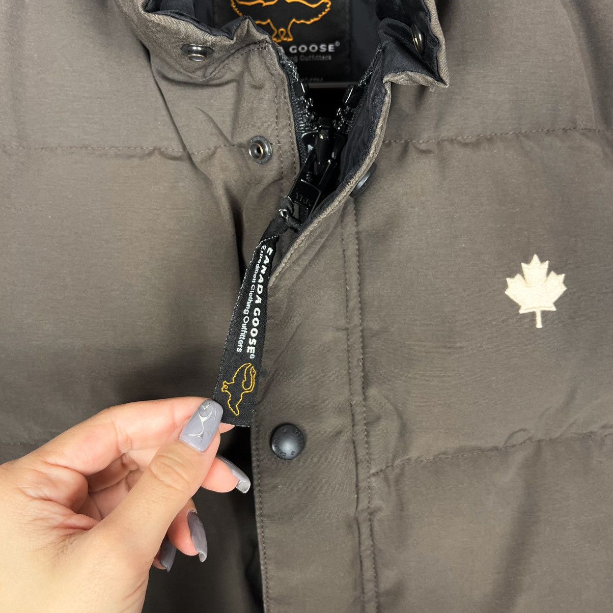 Canada Goose Vintage 00s Canada Goose Brown Down Puffer Vest Jacket Size US S / EU 44-46 / 1 - 4 Thumbnail