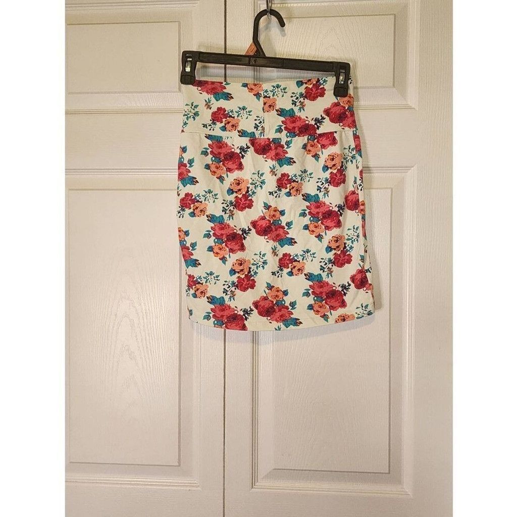 Other Charlotte Russe Floral Skirt Size 28" / US 6 / IT 42 - 3 Thumbnail