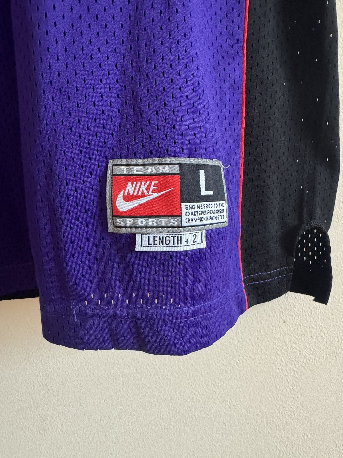 Nike Vintage 90s Jersey Nike Toronto Raptors #15 Vince Carter Size US L / EU 52-54 / 3 - 4 Thumbnail