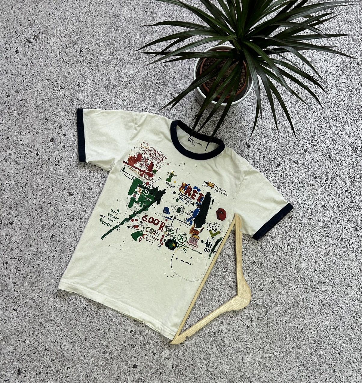 Designer × Jean-Michel Basquiat × Uniqlo Jean Michael Basquiat x Uniqlo Art Designer T-Shirt Y2K Size US S / EU 44-46 / 1 - 1 Thumbnail
