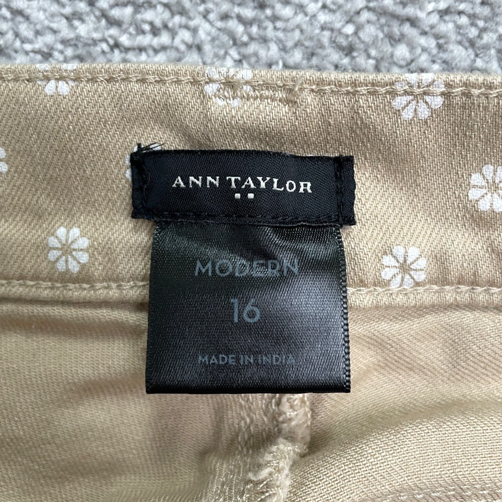 Ann Taylor Ann Taylor Jeans Womens 16 Beige Floral Daisy Crop Denim Stretch Modern 29x27 Size 39" - 5 Thumbnail