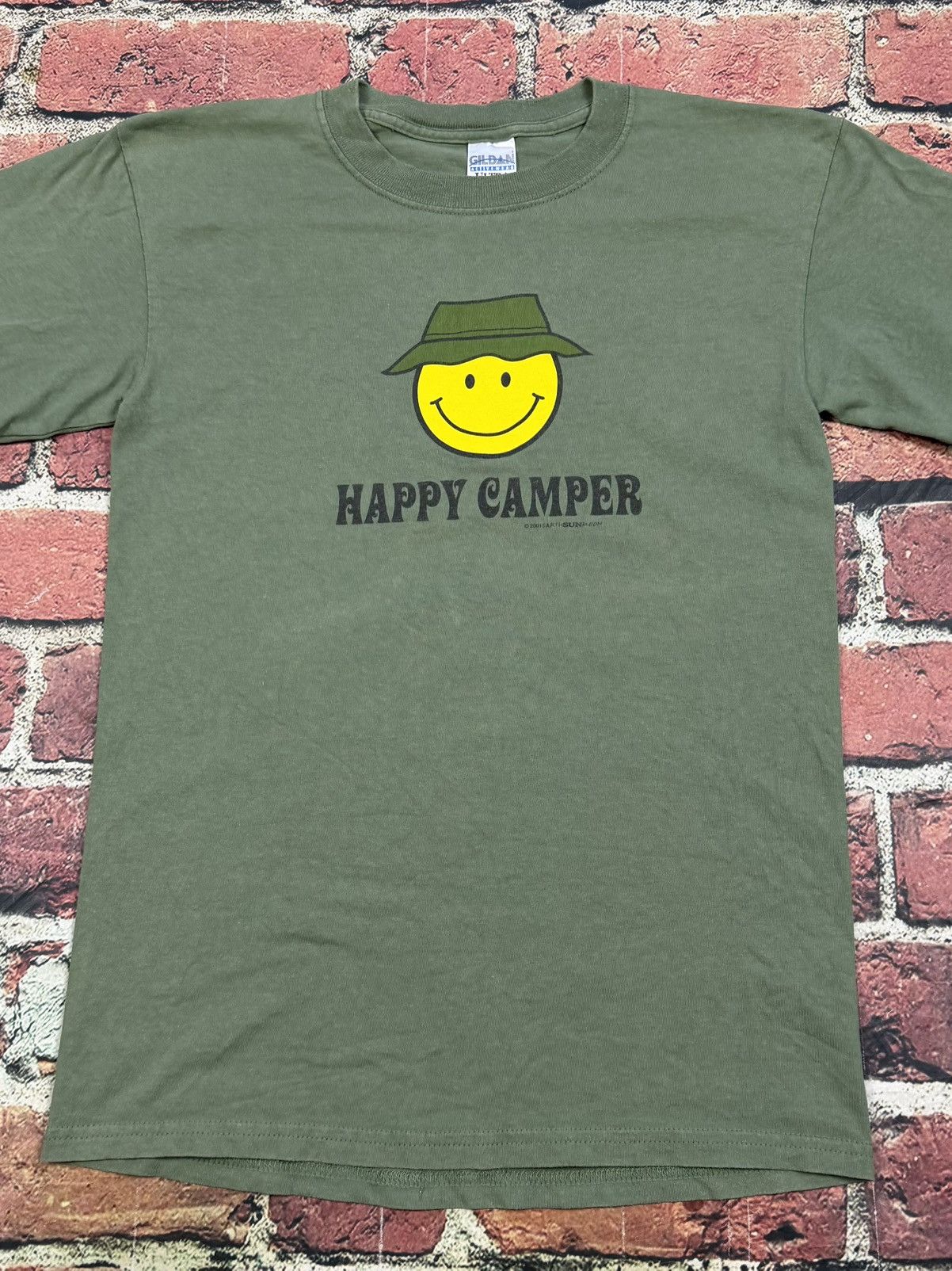 Gildan Vintage 2001 Happy Camper Olive Green T Shirt Smiley Face Size US S / EU 44-46 / 1 - 3 Thumbnail
